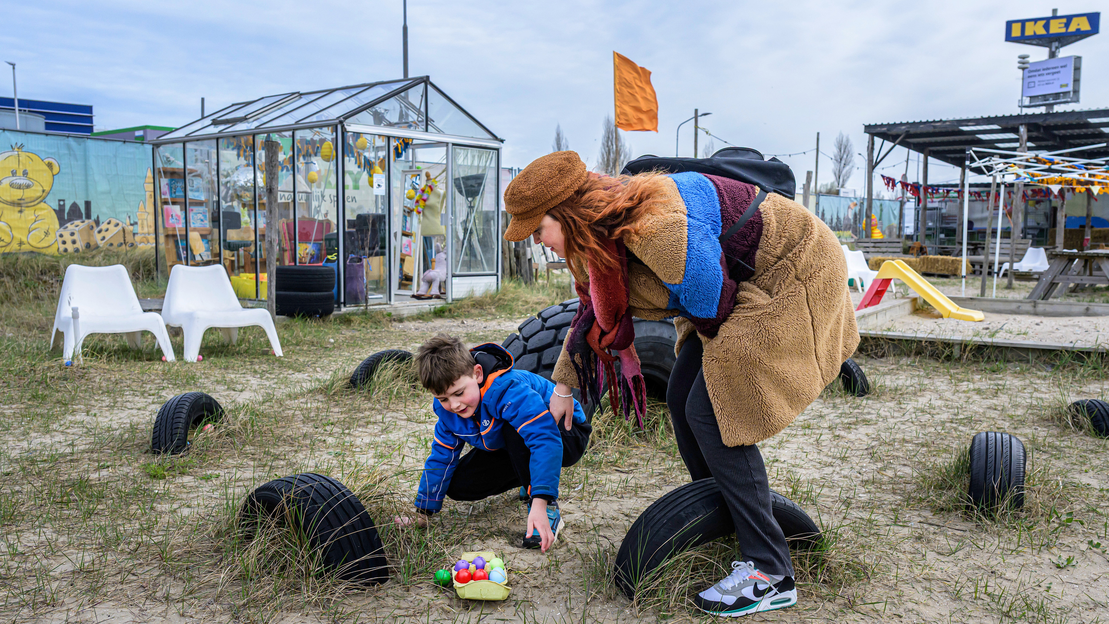 Hundreds of children search for the golden egg near Haarlem-Spaarnwoude station: 'By the end of the day you don't hear them anymore, except when it's about Easter eggs'