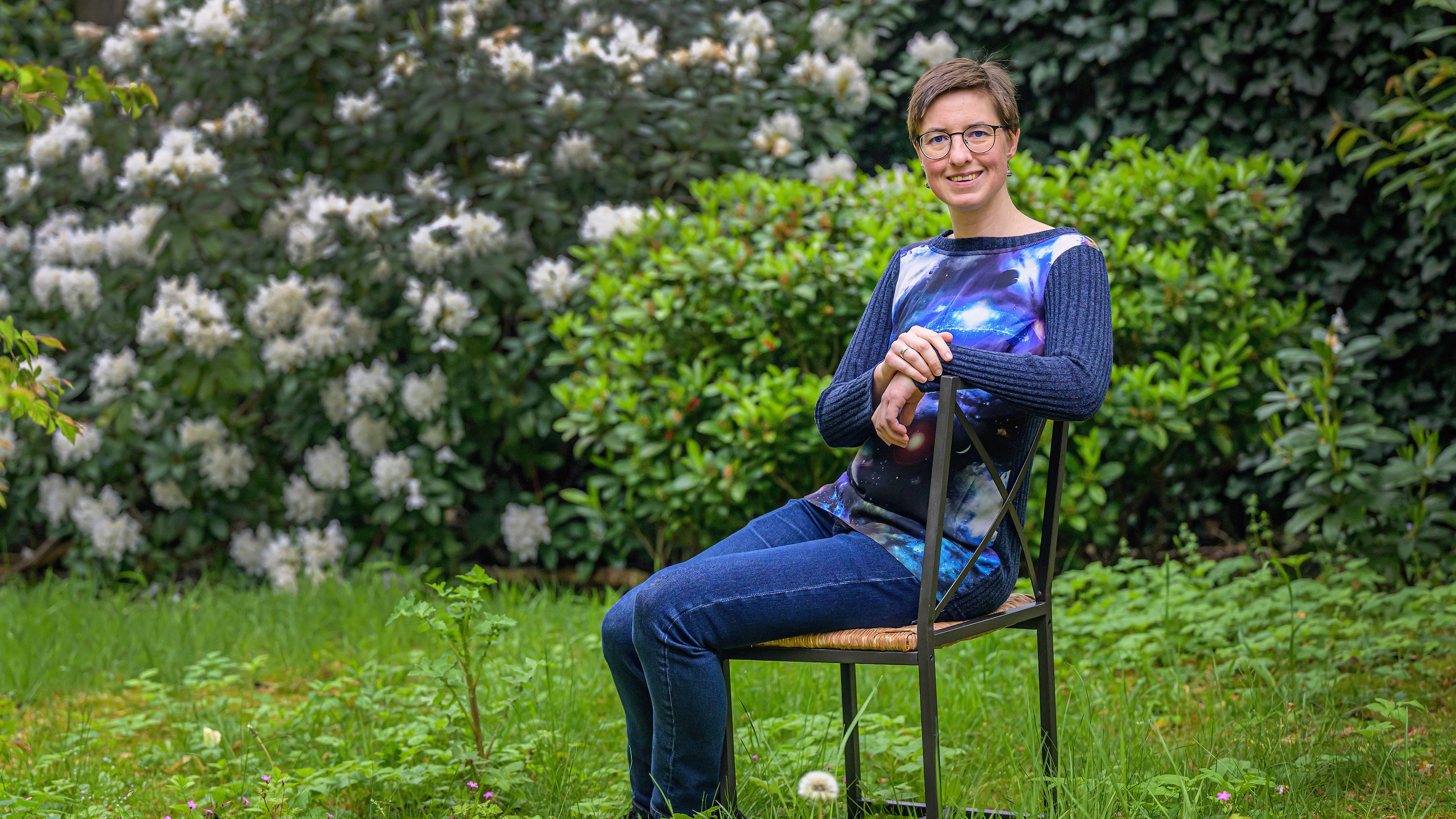 ‘It is precisely in the infinity of the universe that I find my footing,’ says astronomer Margot Brouwer (35), who has been in an existential crisis since their childhood