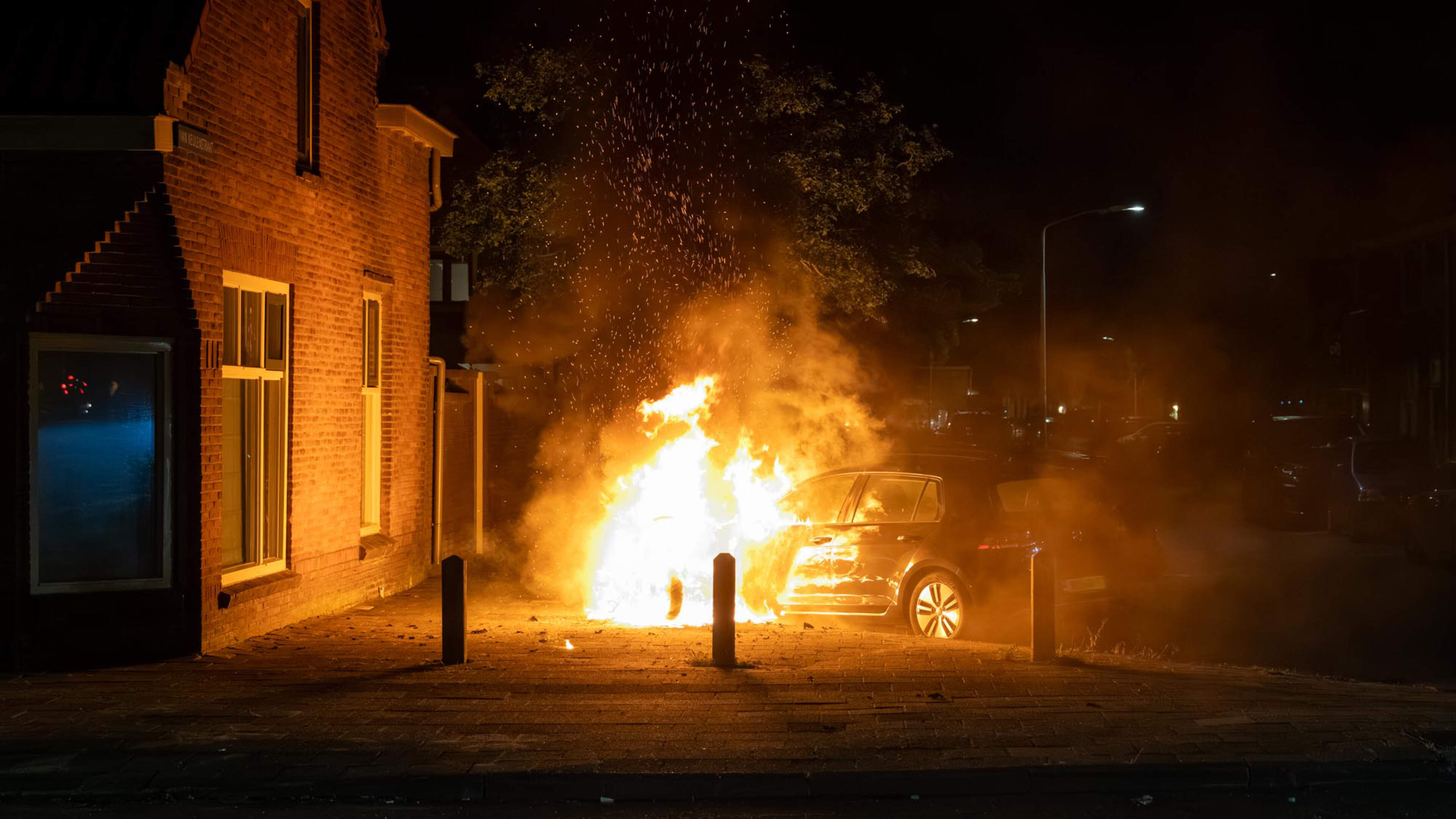 Car and scooter go up in flames in Haarlem