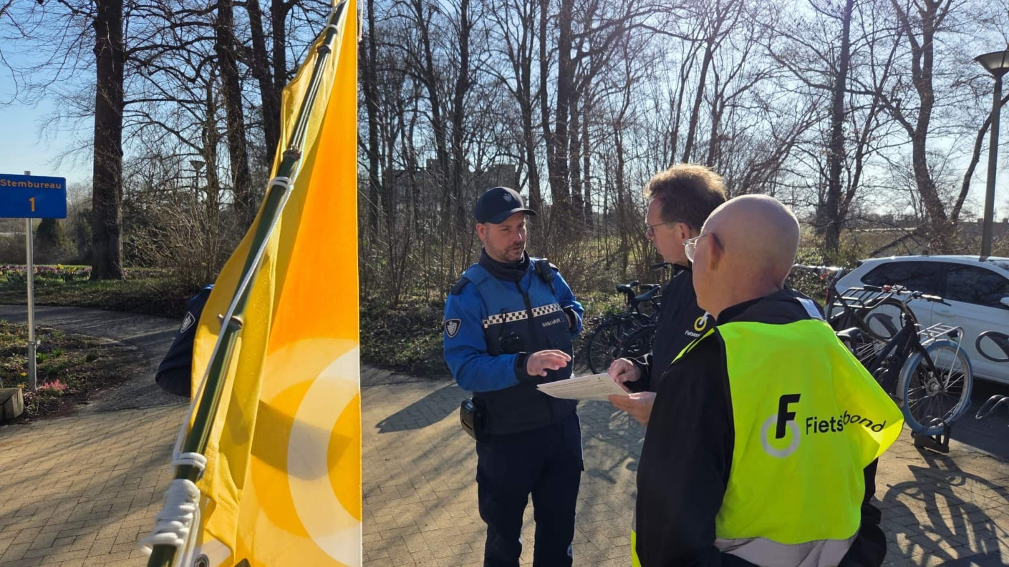 Bloemendaal Cyclists' Union nearly removed from polling station for leafleting: ‘It is explicitly not voting advice’