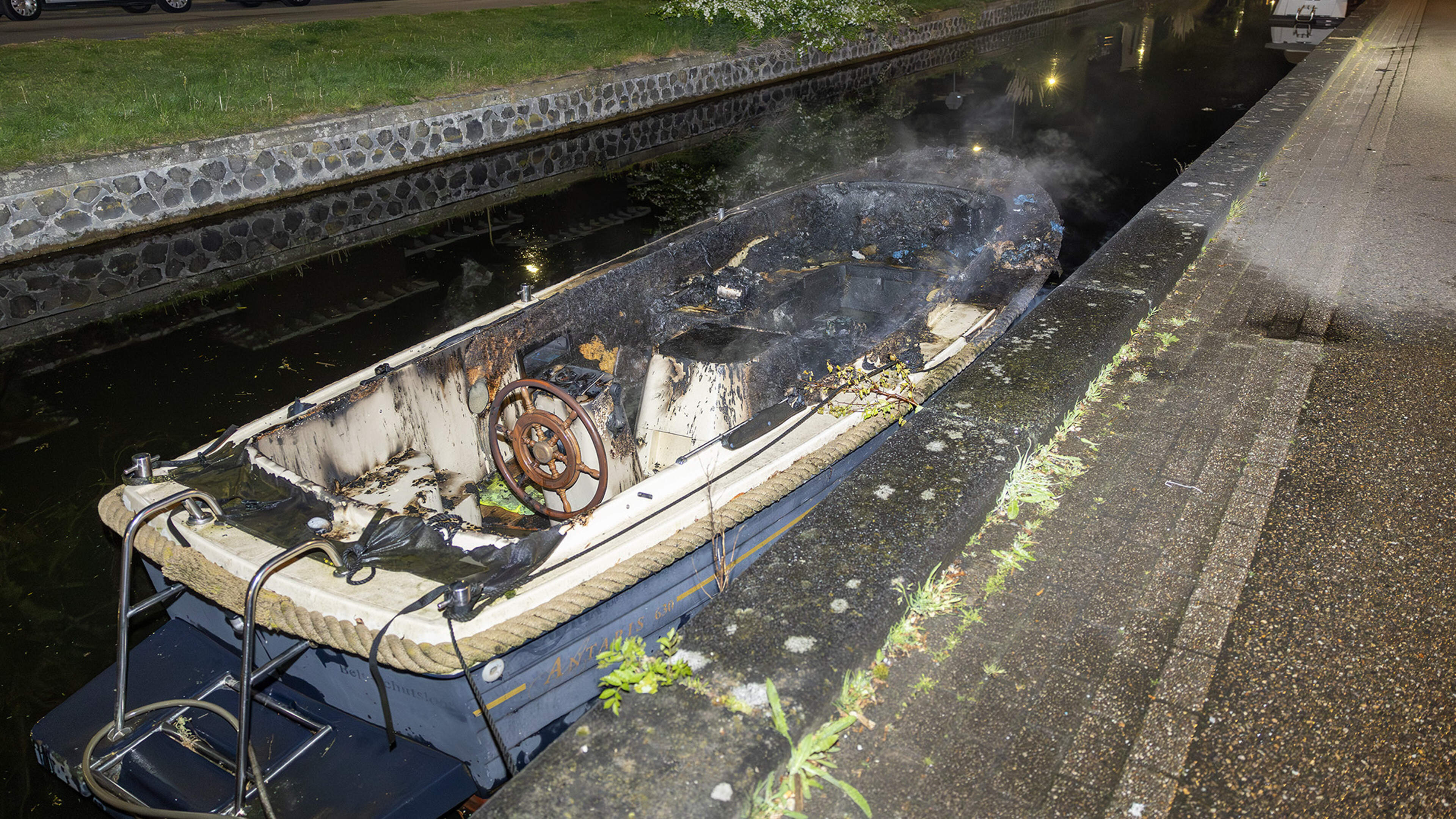 Boat on fire in Haarlem, extensive damage