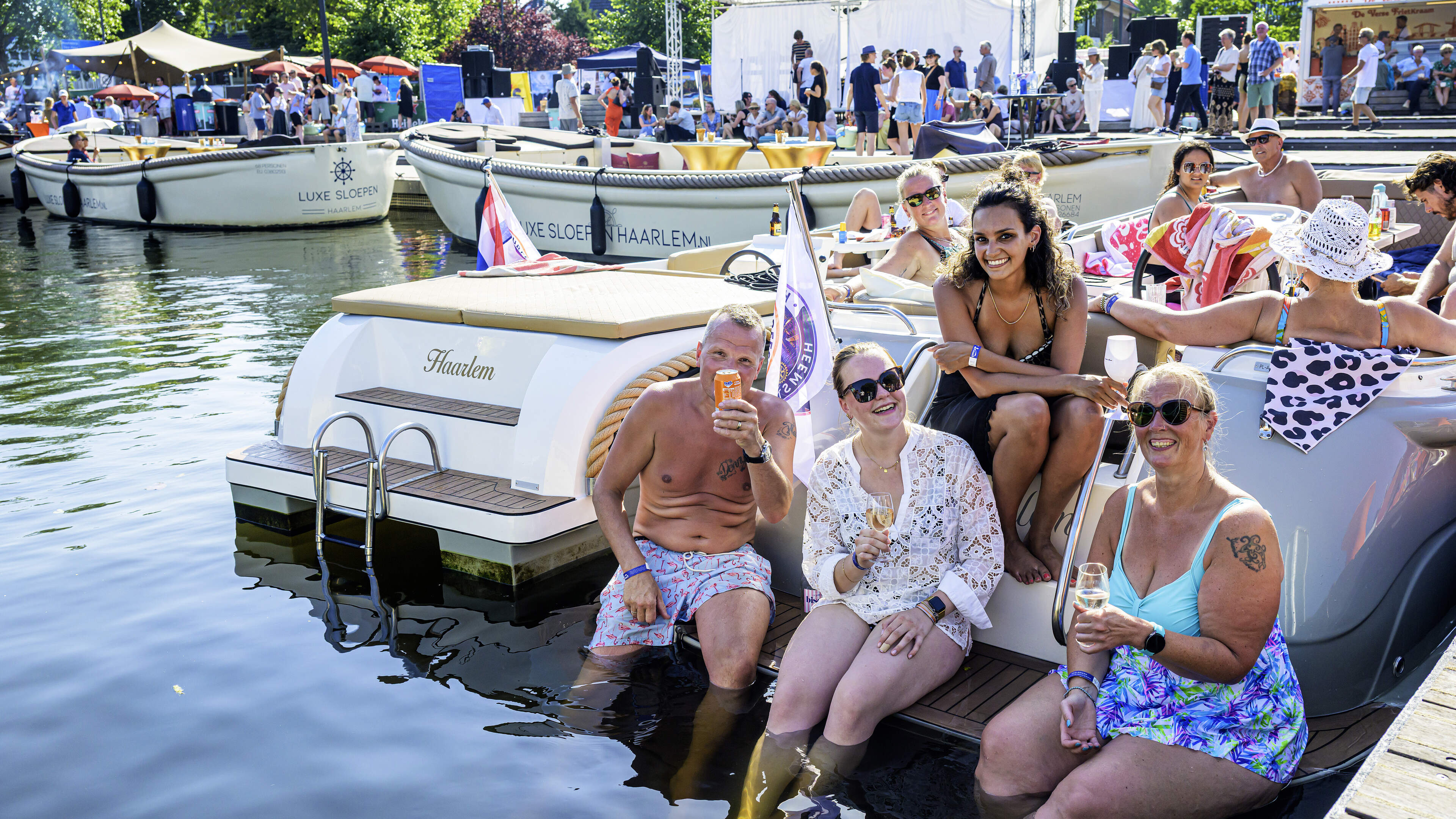 Sultry summer evening draws hundreds to first Harbour Festival in Heemstede