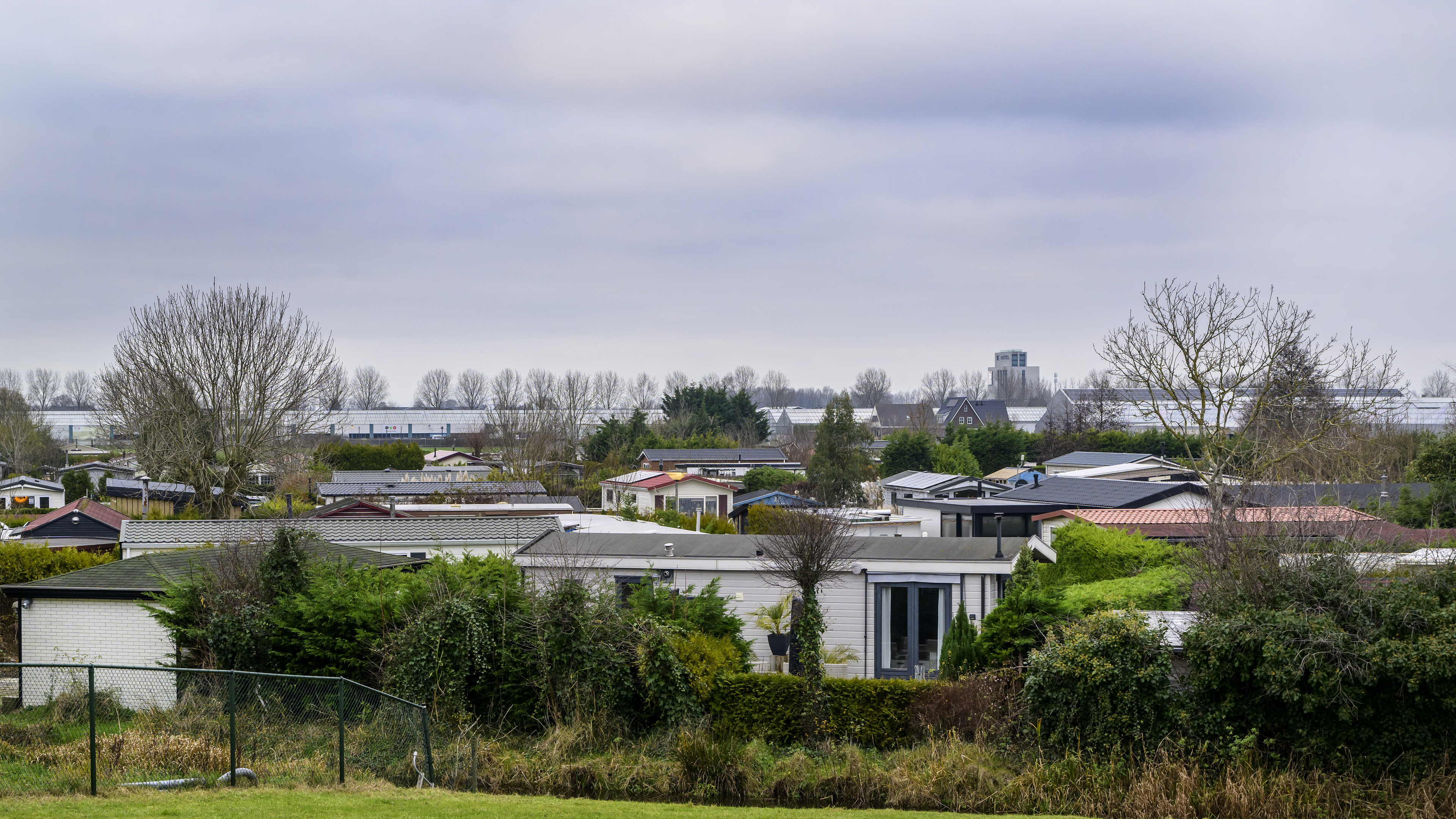 Moet Camping de Westeinder in Rijsenhout leeg, of mogen de bewoners blijven? De rechter hakt de knoo