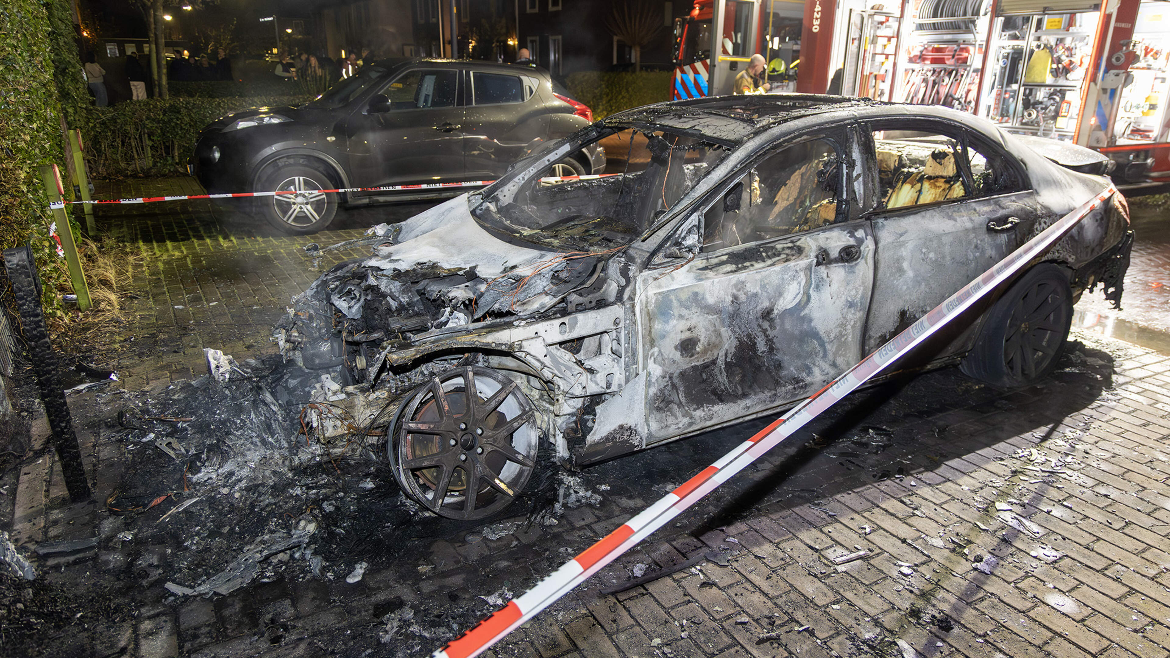 Car completely burnt out in Hoofddorp, police investigating