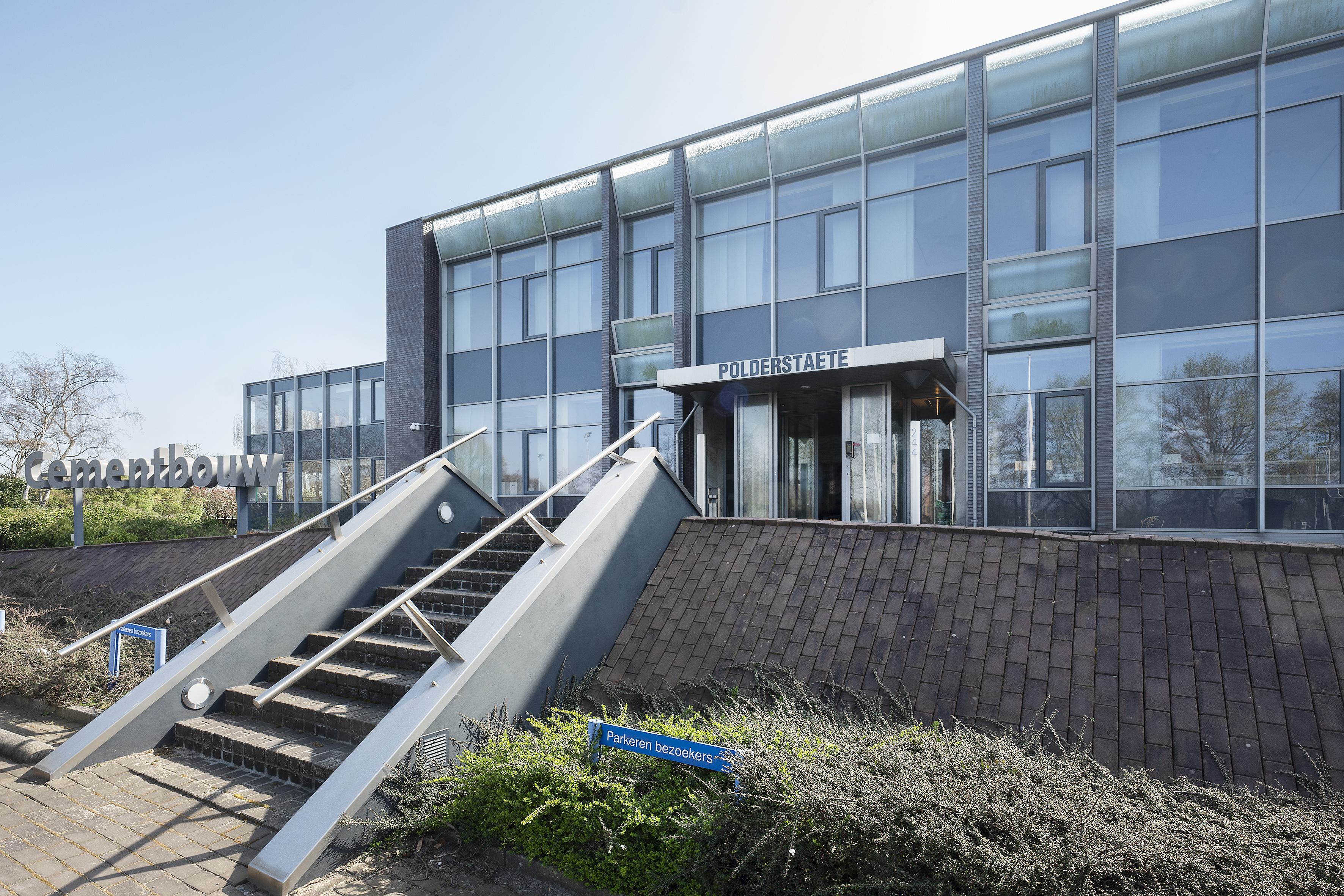Gemeente gaat Polderstaete in Cruquius, opvanglocatie voor Oekraïners, huren van de eigenaren