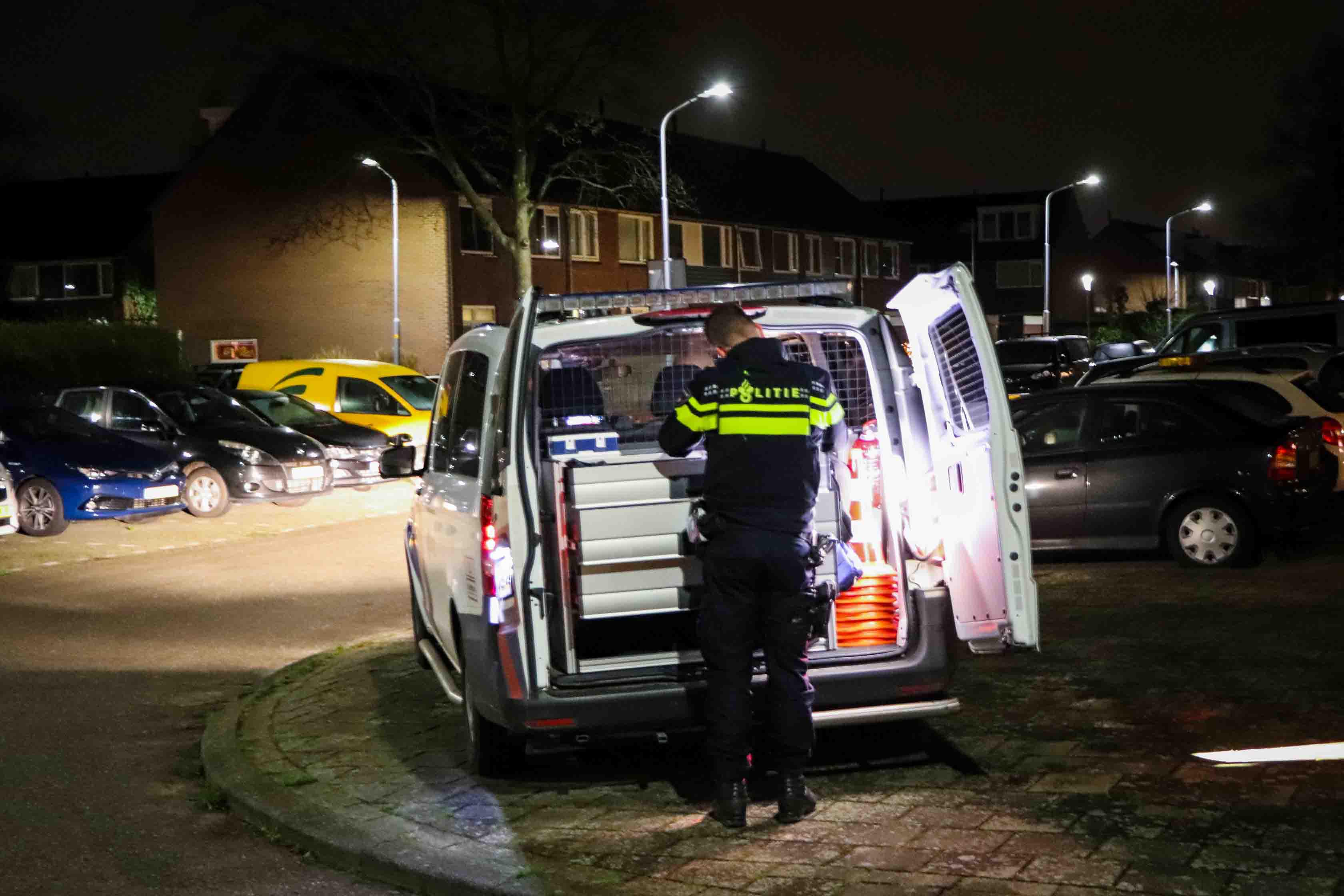 Politie zoekt twee verdachten na beroving 49-jarige vrouw in Zwaanshoek