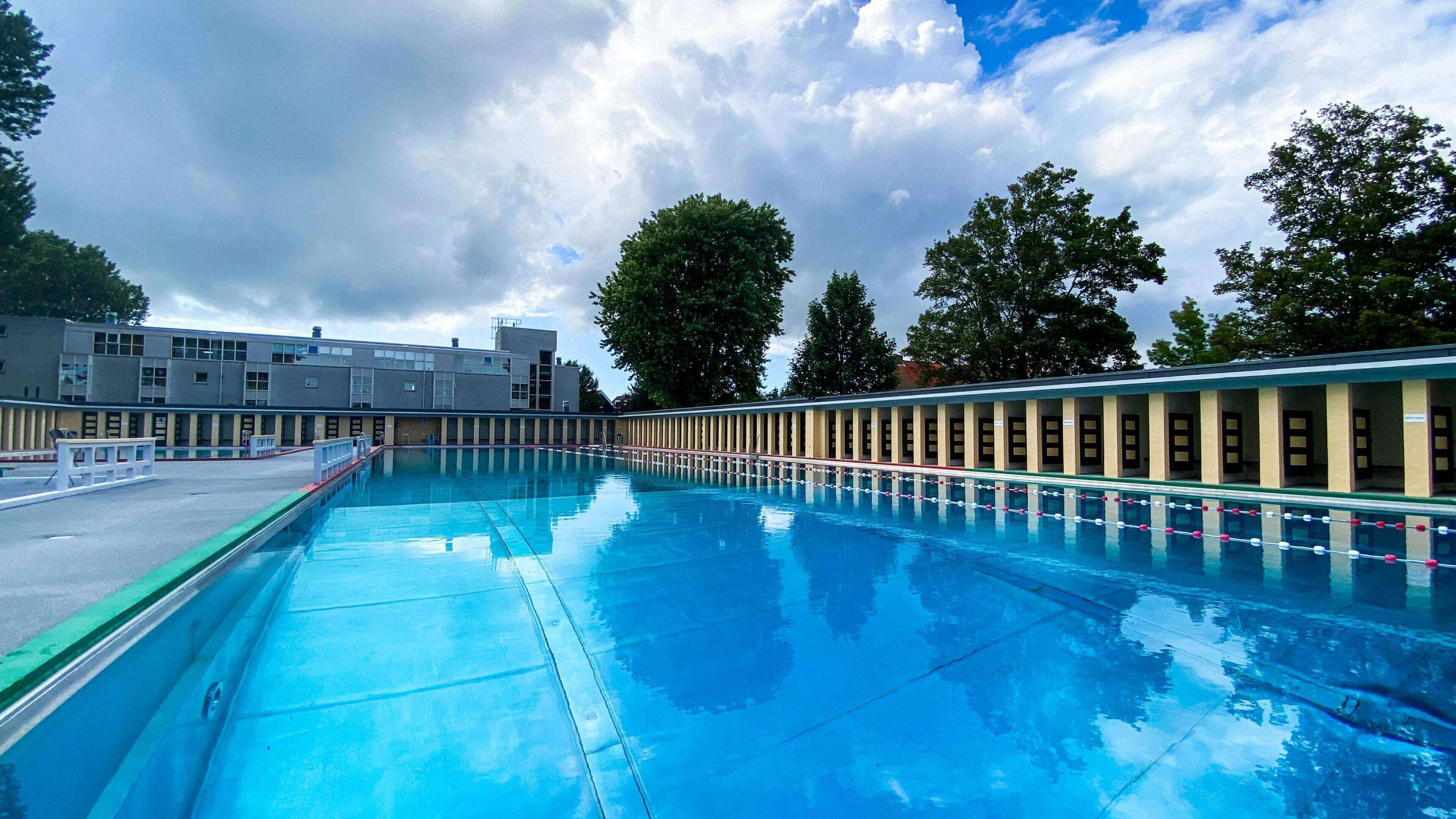 Dawn swimming at De Houtvaart. Outdoor pool opens season on Ascension Day