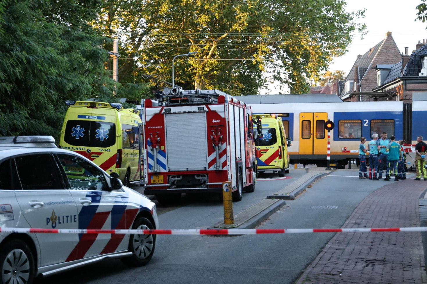 Fietser overleden bij aanrijding op spoorwegovergang station Overveen