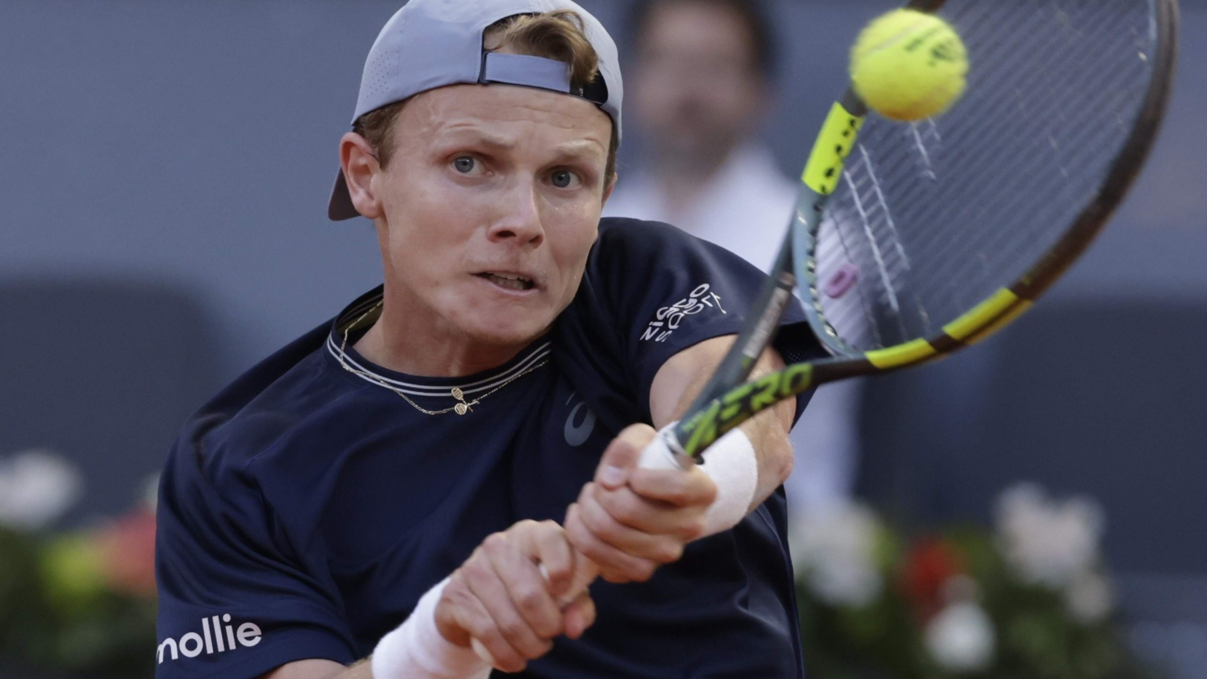 Tennis player De Jong advances in Roland Garros qualifying