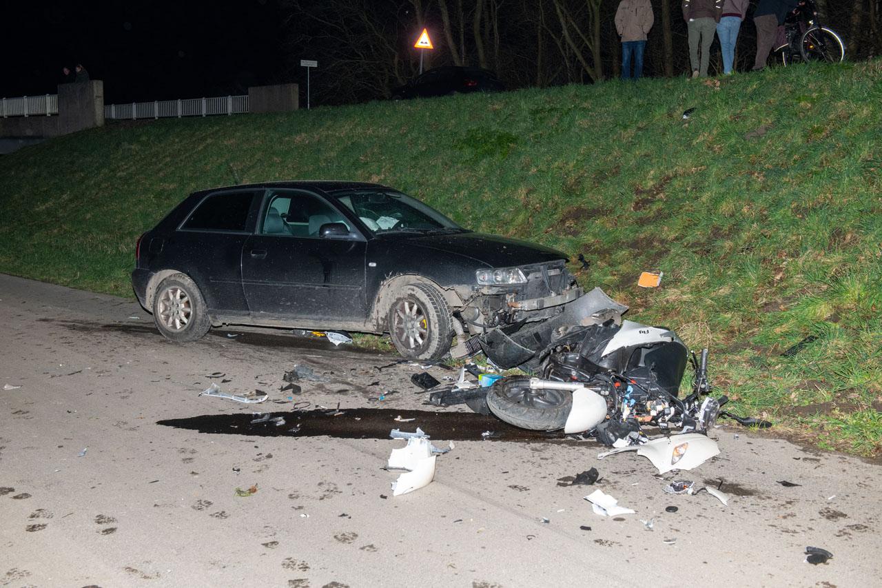 Gewonde bij botsing tussen motorscooter en auto in Abbenes, traumahelikopter ingezet [update]