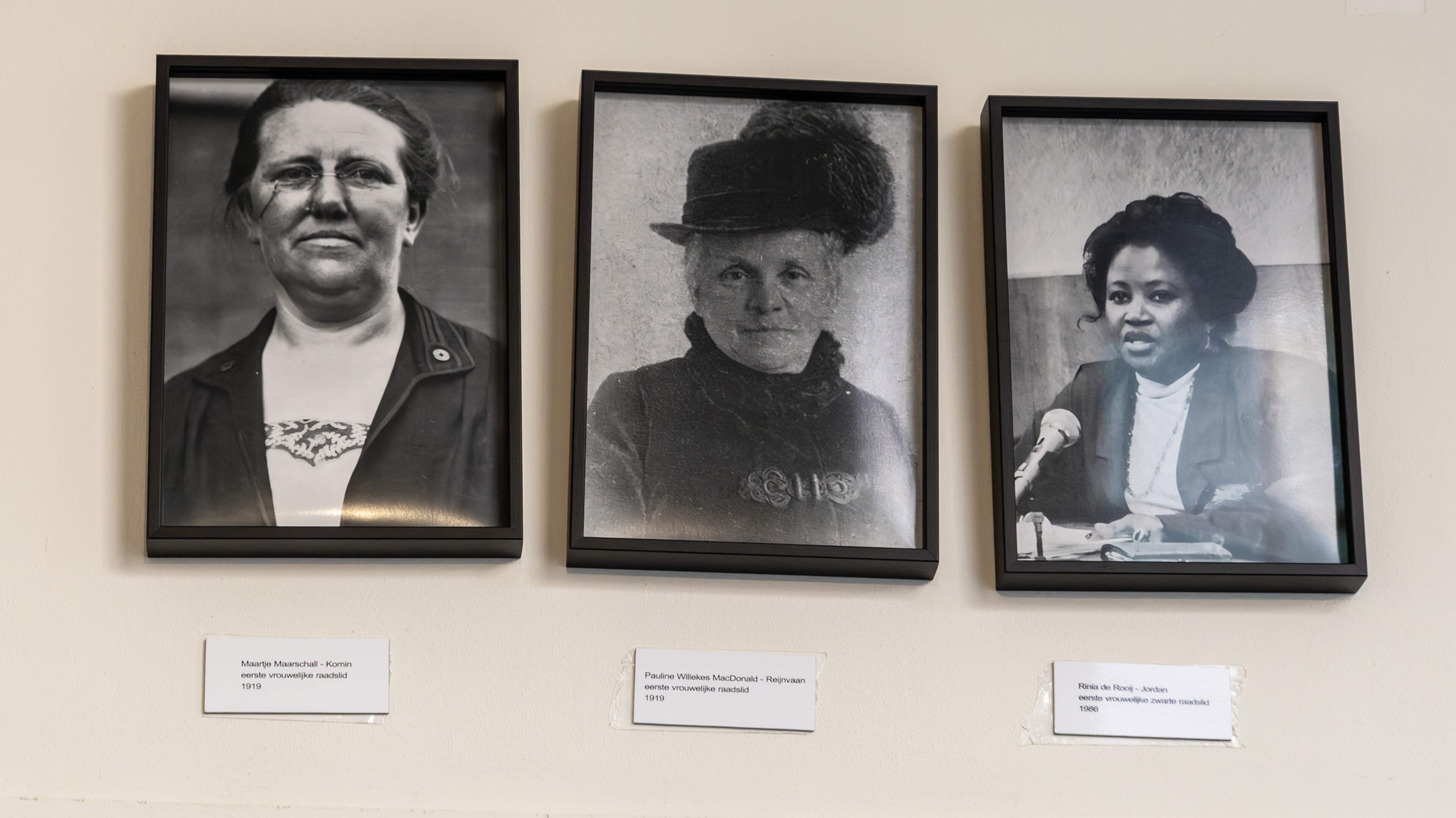 Tada! Haarlem's first female council members receive portraits in city hall