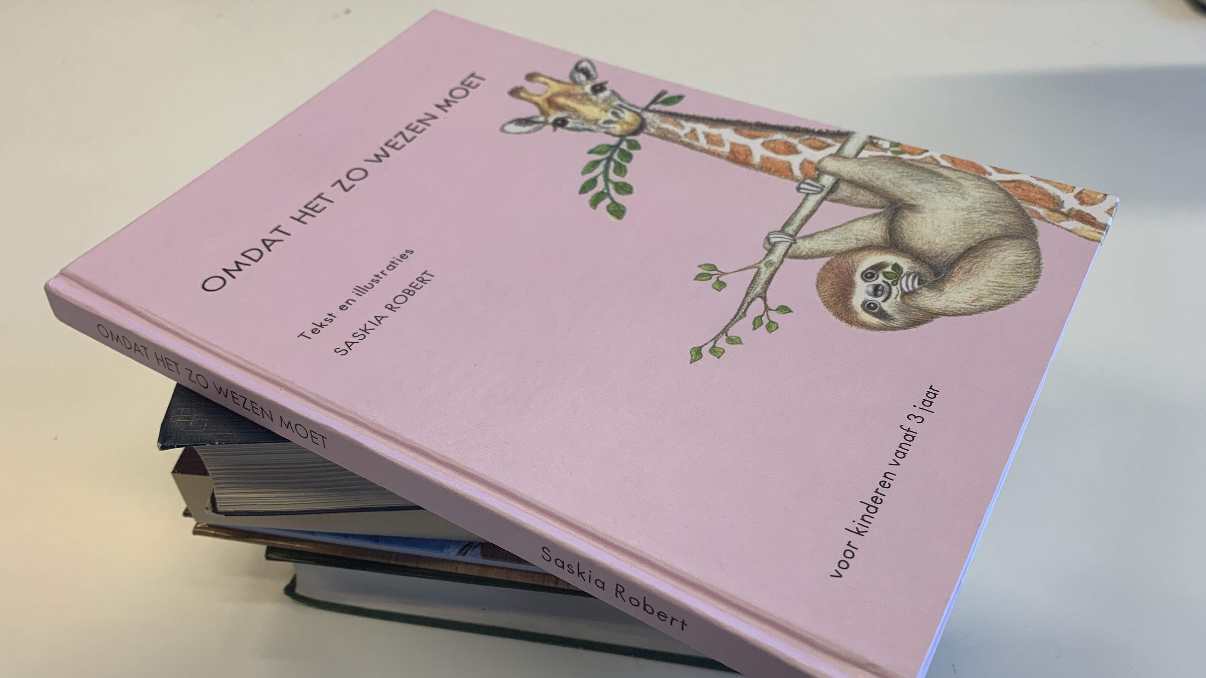 Saskia uit Bentveld schreef én tekende zelf een boek vol dierenavonturen voor de kinderboekenweek. ‘