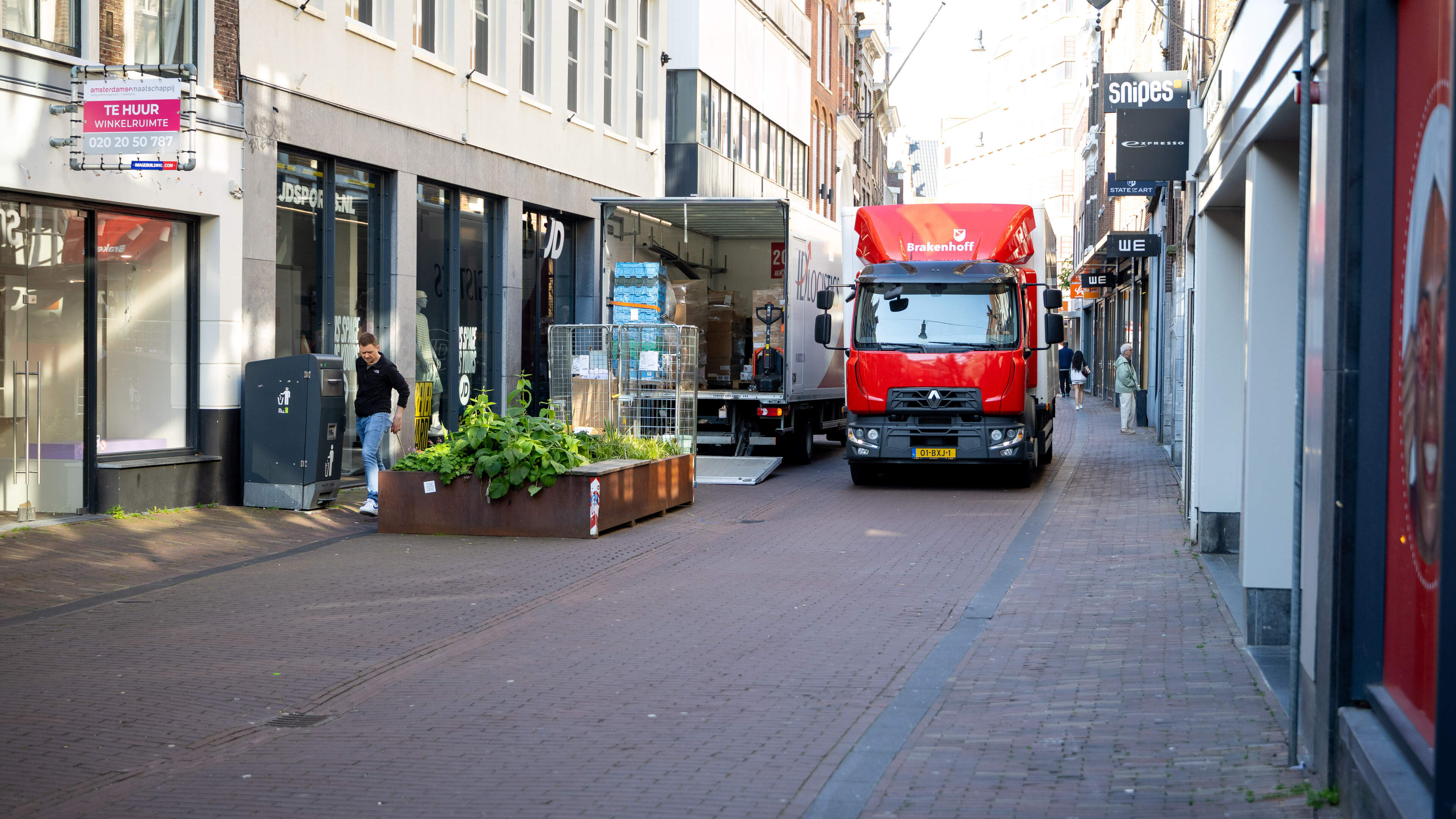 Trucks take priority over terraces in Haarlem city center, clear majority says: 'Take your coffee elsewhere'