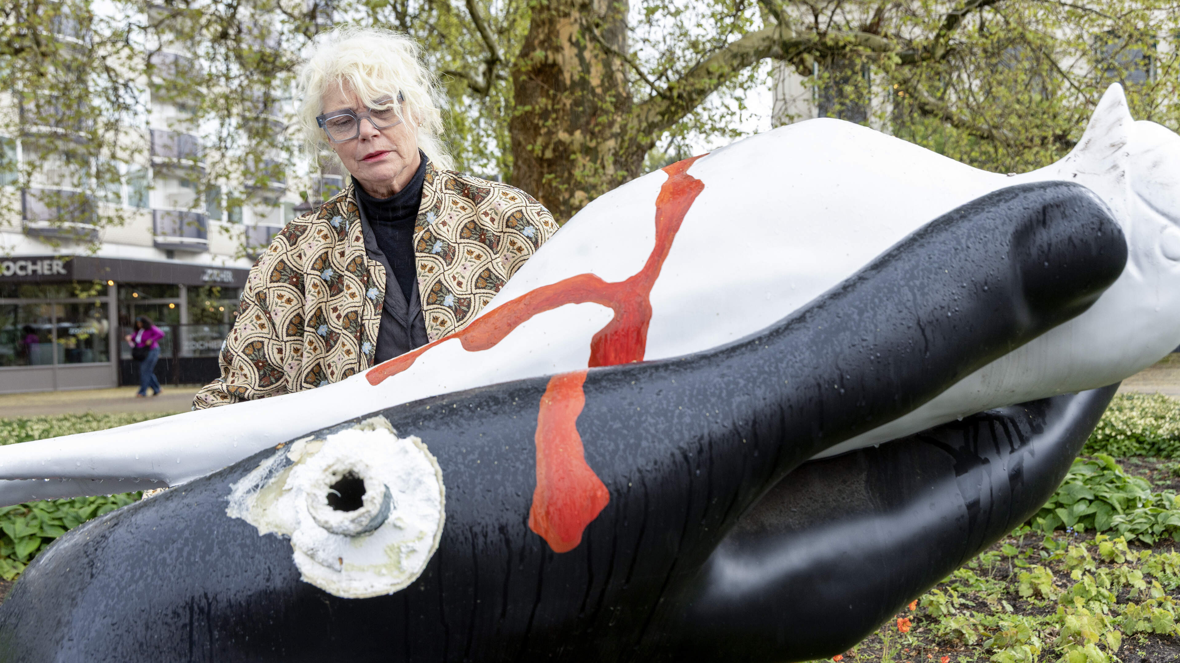 Haarlem municipality won't pay for restoration of vandalized Houtplein statue: 'We are waiting'