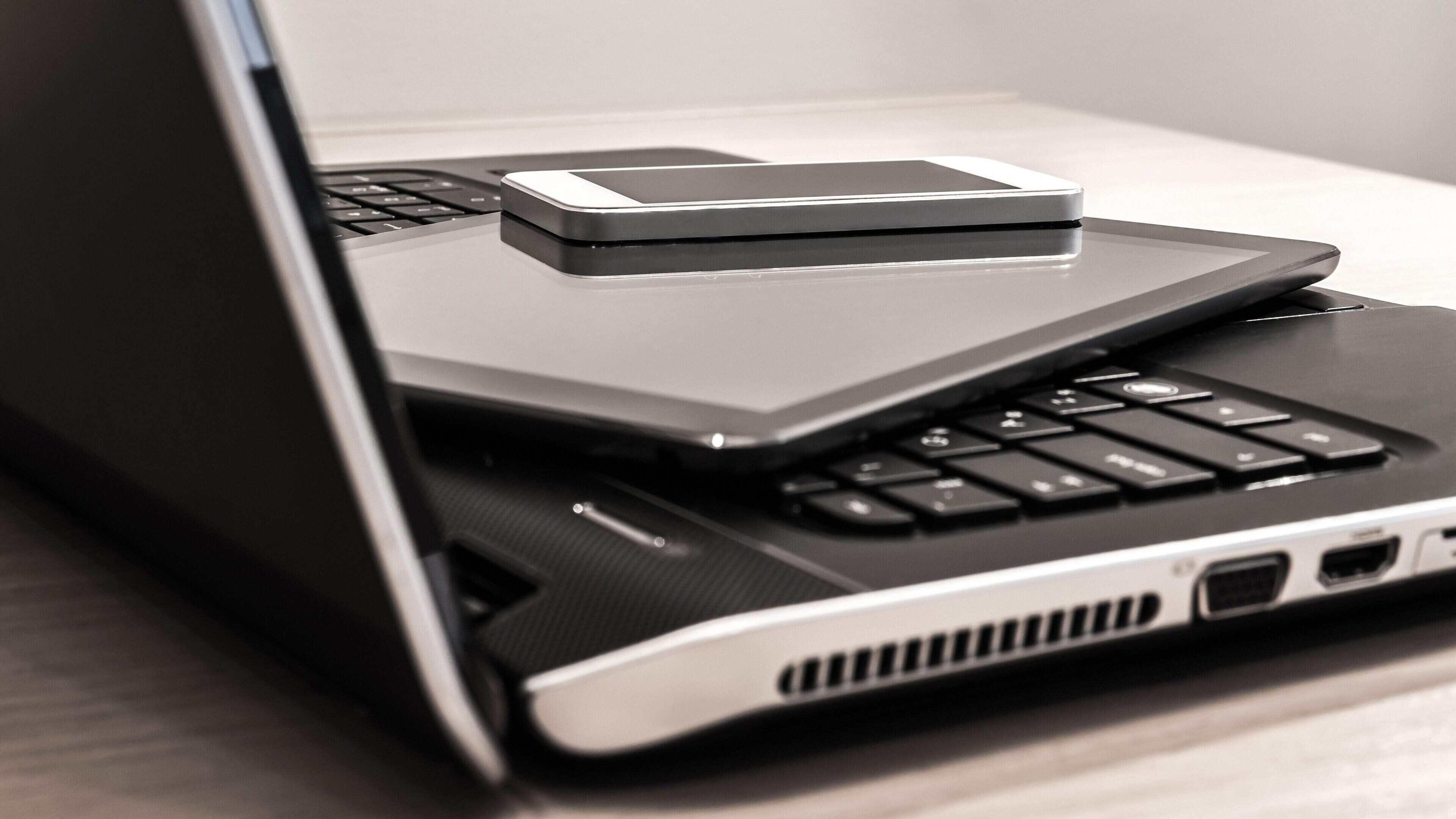 Haarlem spends millions extra on laptops and smartphones for officials: 'Rise of AI driving up prices'