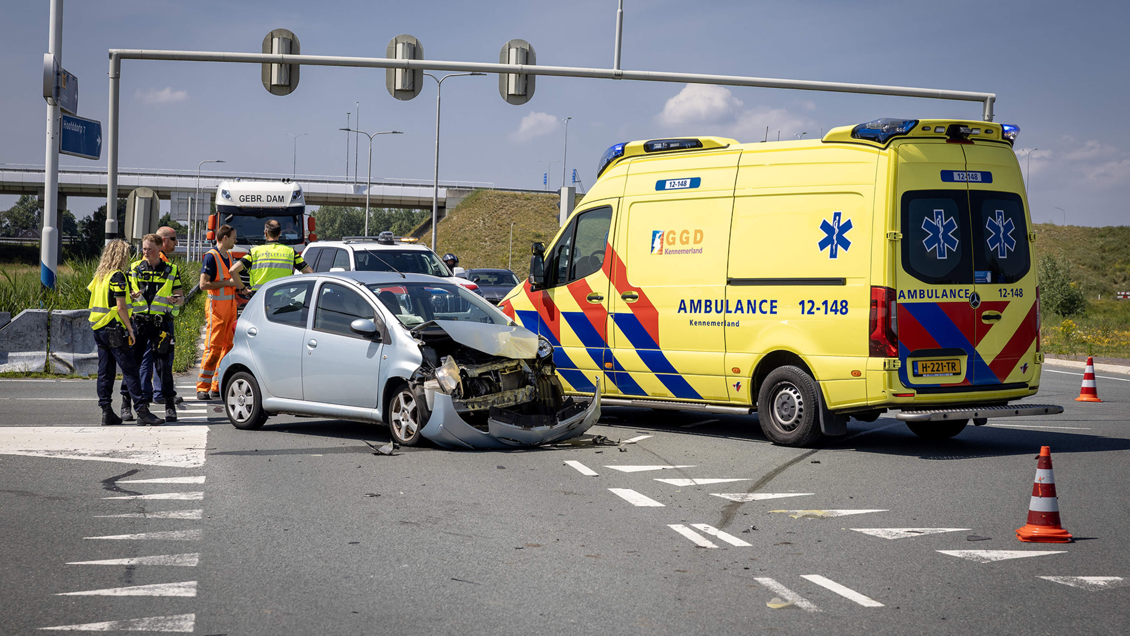 Significant damage in collision between ambulance and car in Lijnden
