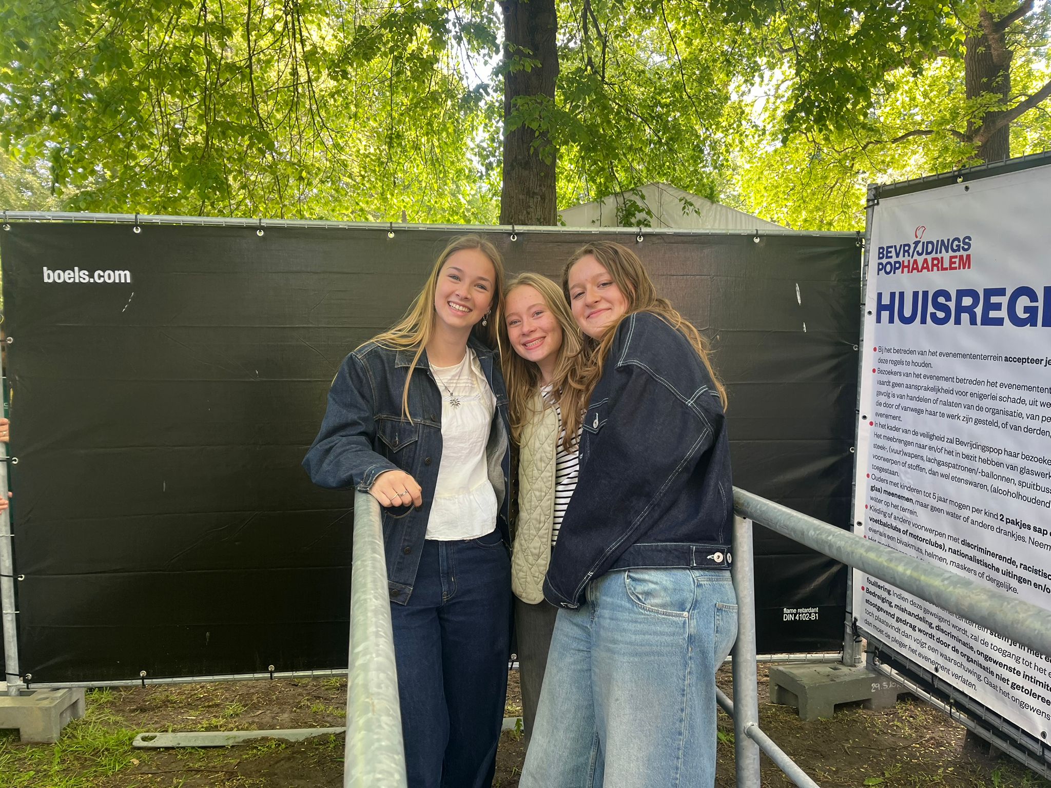 Bevrijdingspop: searching for a nice spot next to the nettles. 'A highlight is when Matthy from the Bankzitters winks at me'