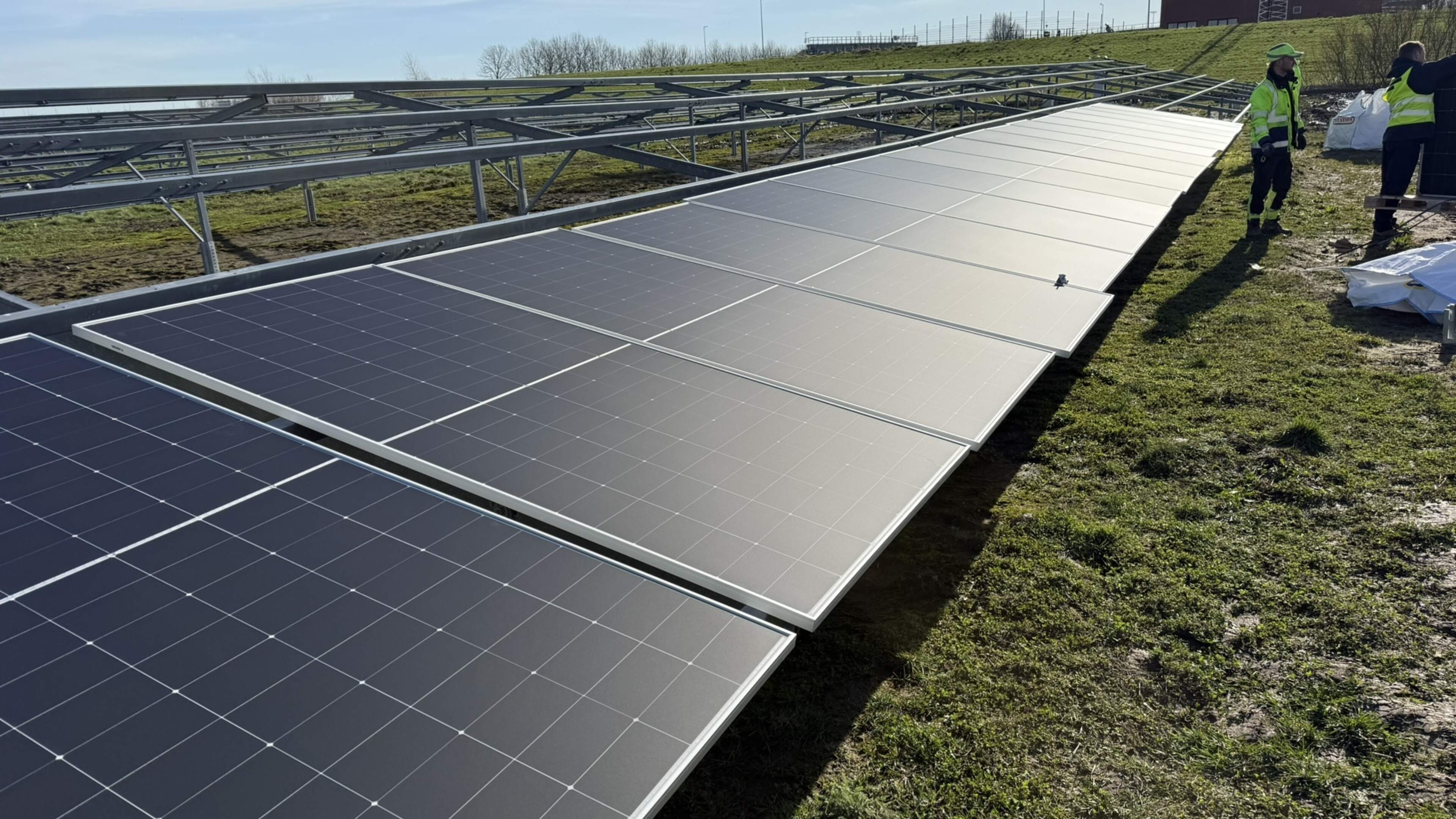 Mega solar farm near Schiphol back in operation late June after glare issues, 230,000 new panels on the way