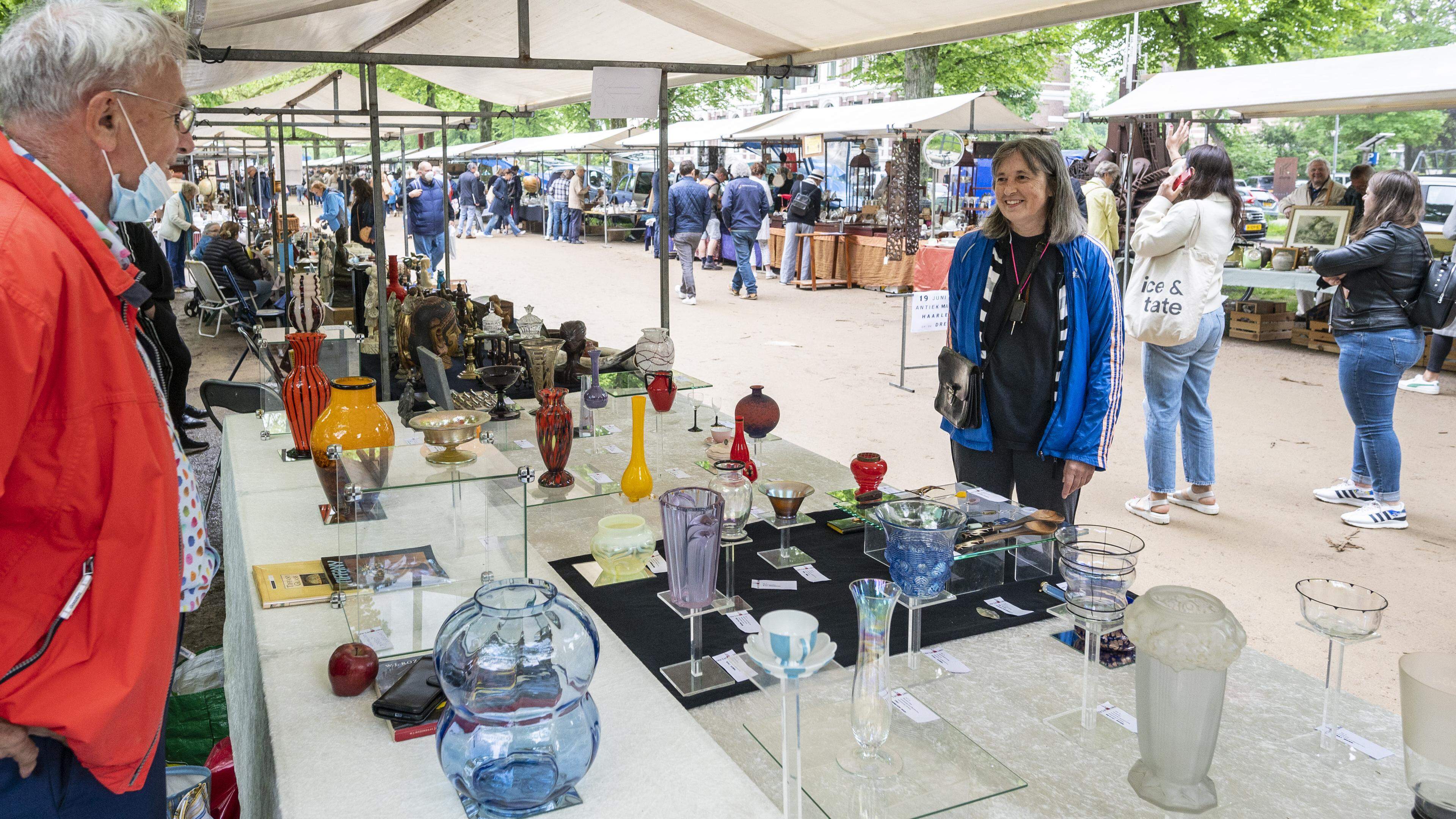 ’Antiekmarkt op de Dreef in Haarlem wordt onmogelijk om te organiseren’. Organisator luidt de noodkl