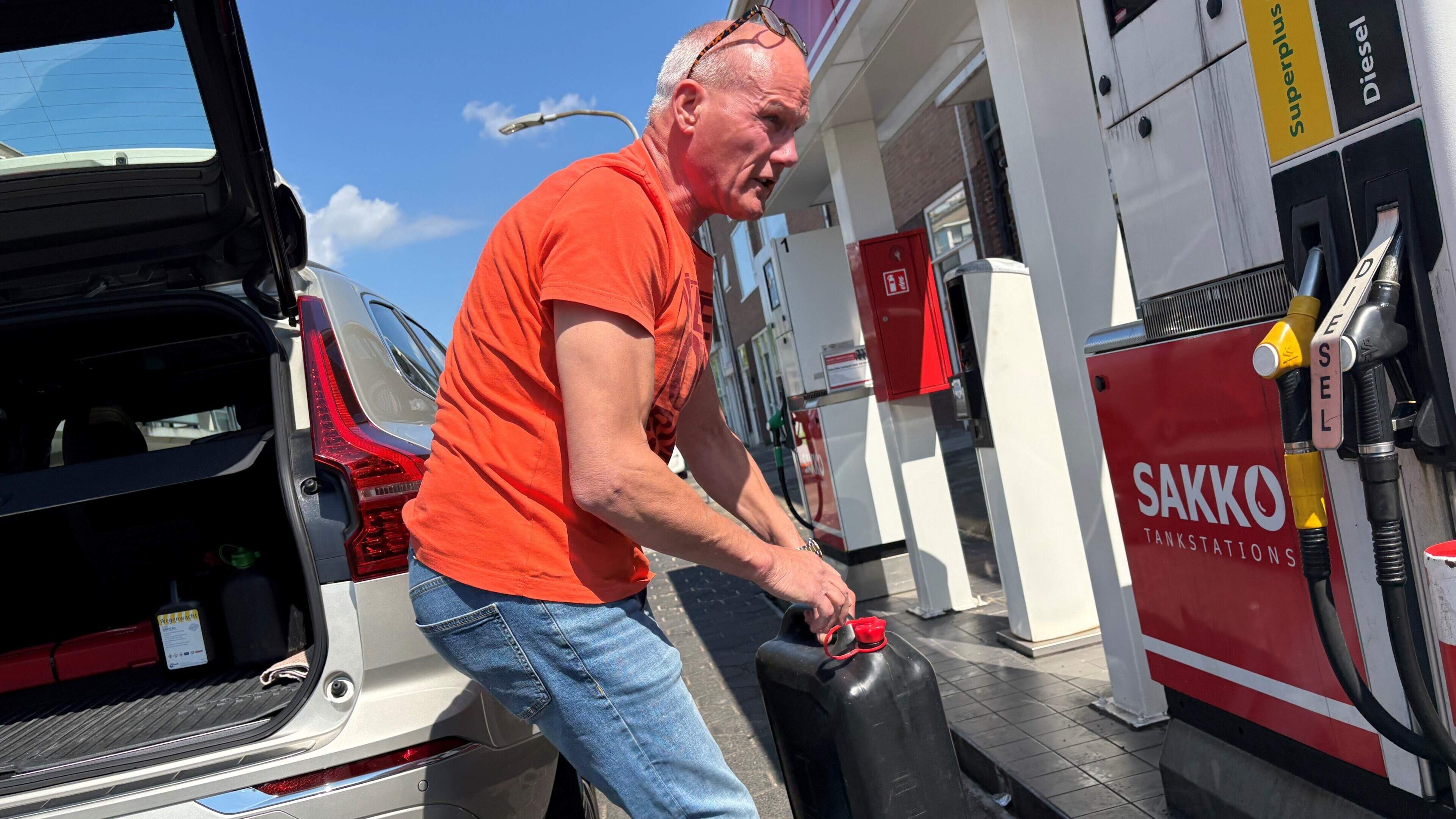How are motorists in Haarlem and Velsen adjusting their driving habits? 'Ten short trips and the tank is empty too'