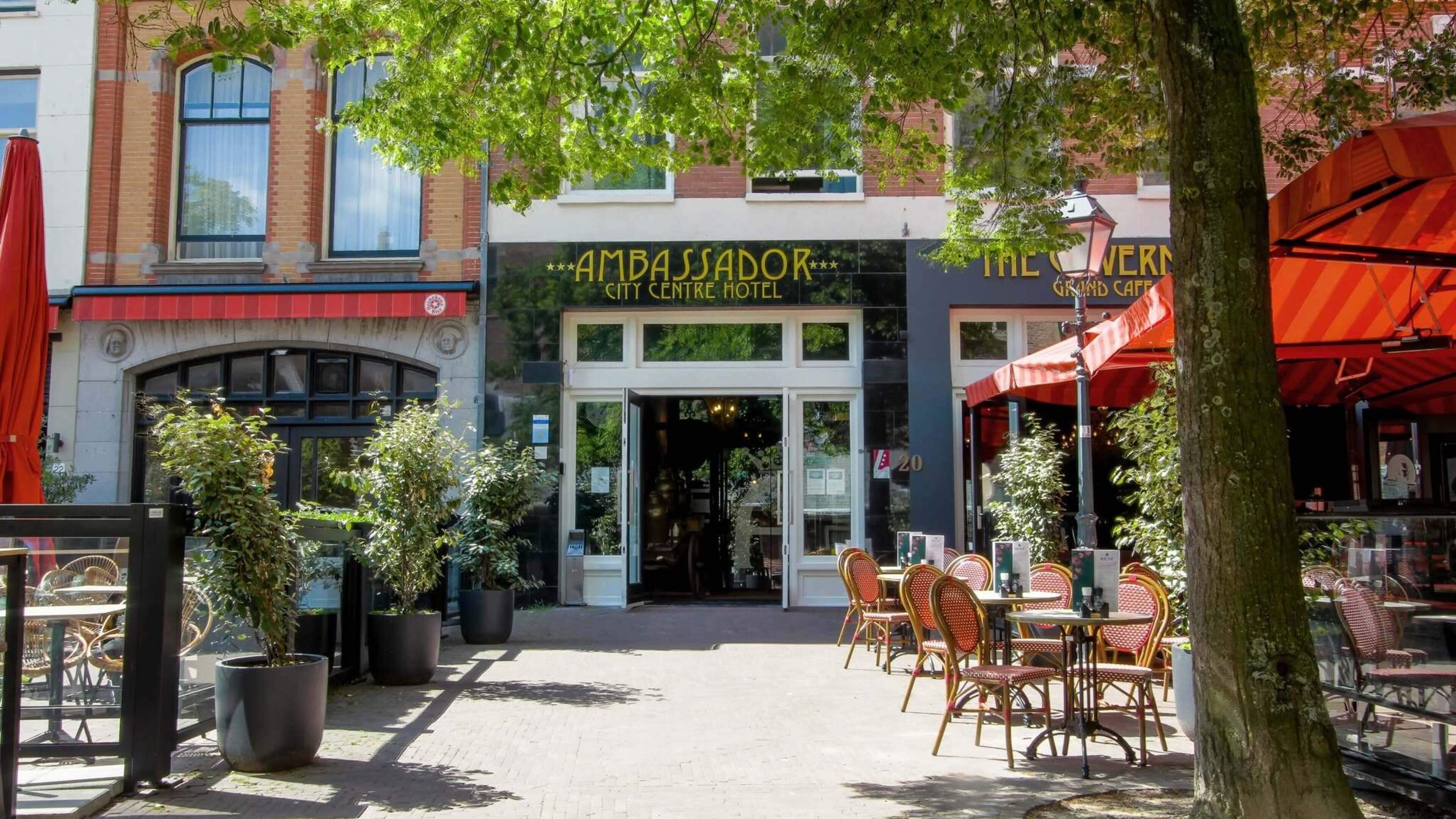 Opvang 30 statushouders in hotel Ambassador in Haarlem kost een miljoen euro per jaar