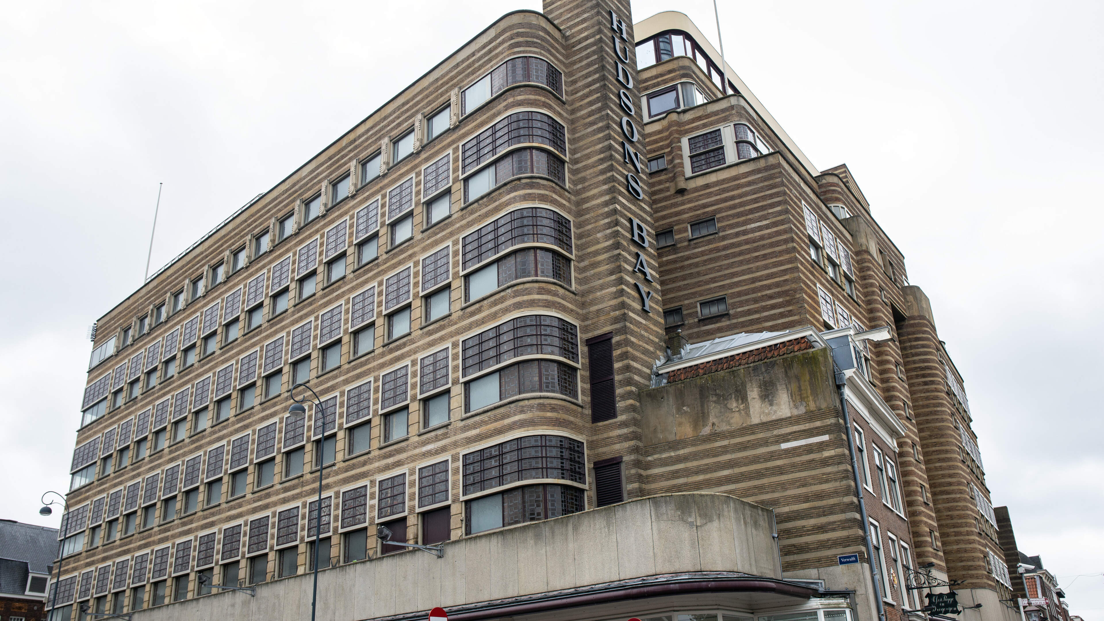 V&D hotel plan backed by Haarlem city council despite ban; exception being explored