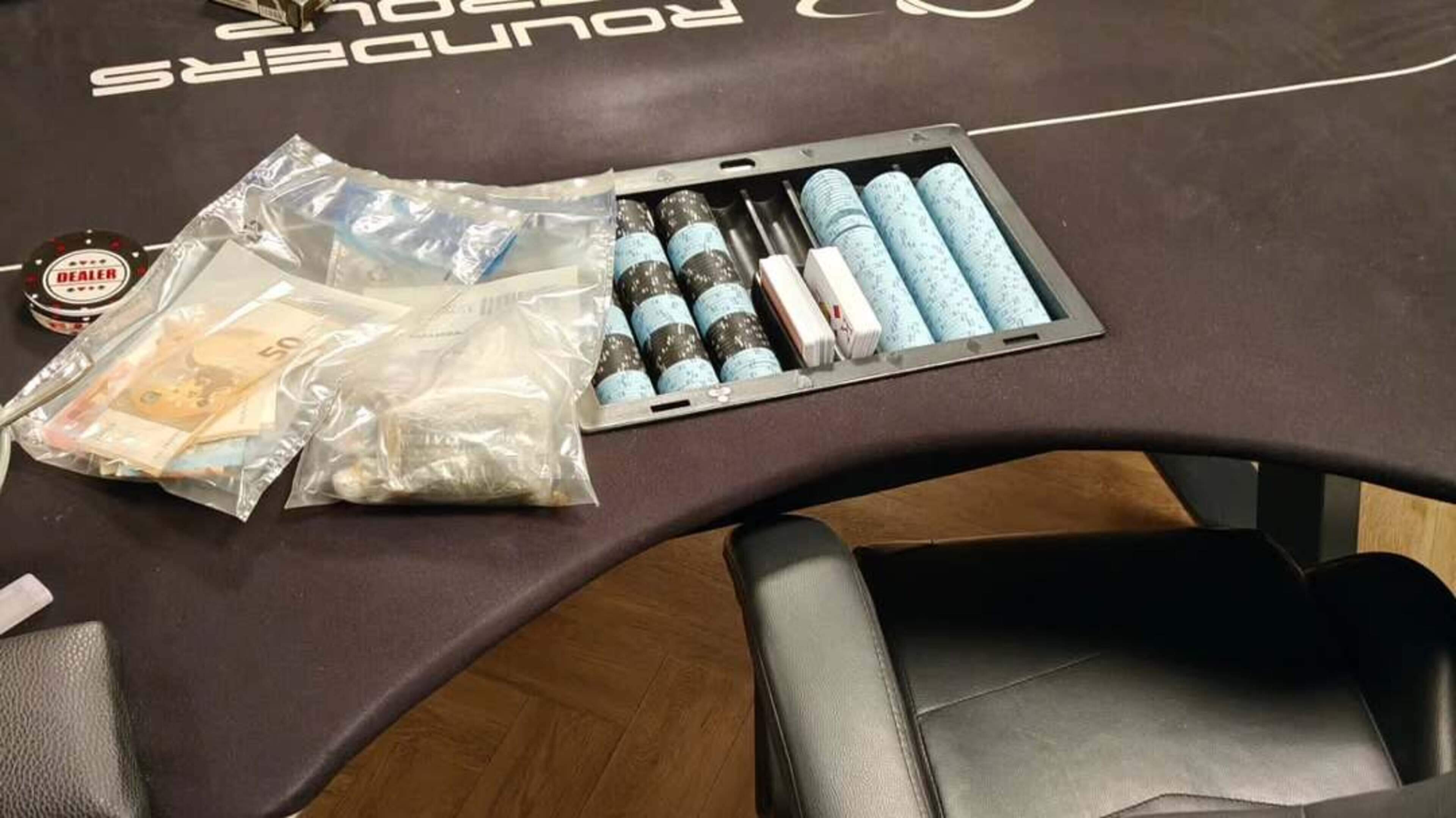 Police bust illegal gambling den in Waarderpolder: drugs and poker tournament discovered