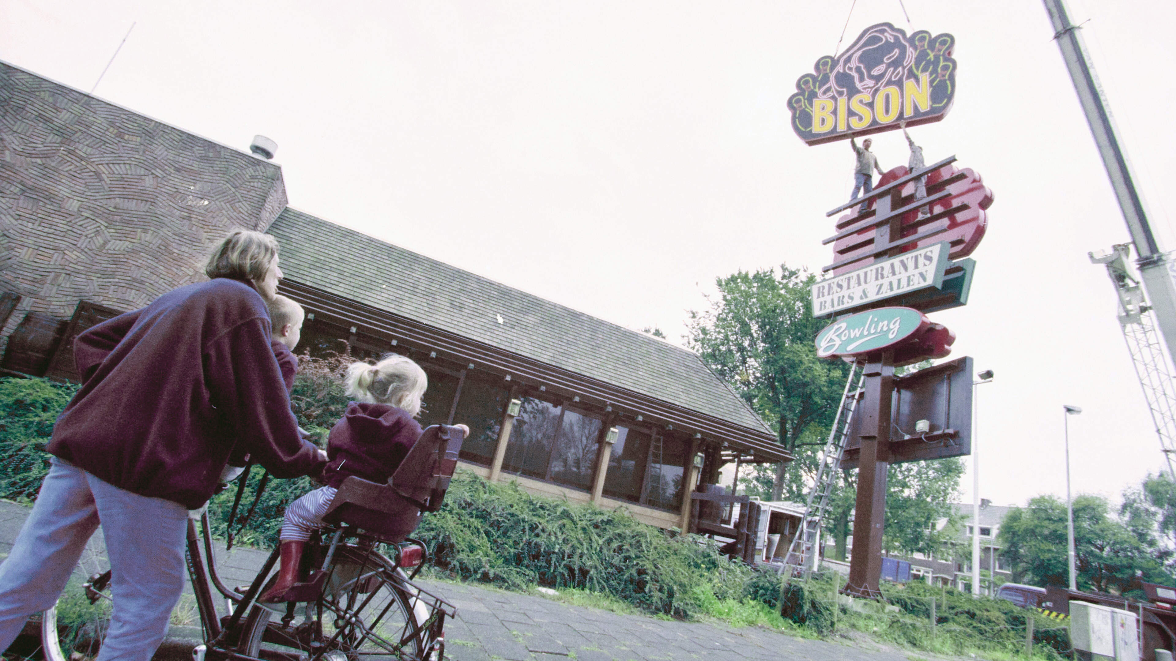 Last ball soon to roll at Bison Bowling Haarlem: The venue where André van Duin celebrated his birthday with hundreds of whistling kettles and countless strikes were thrown