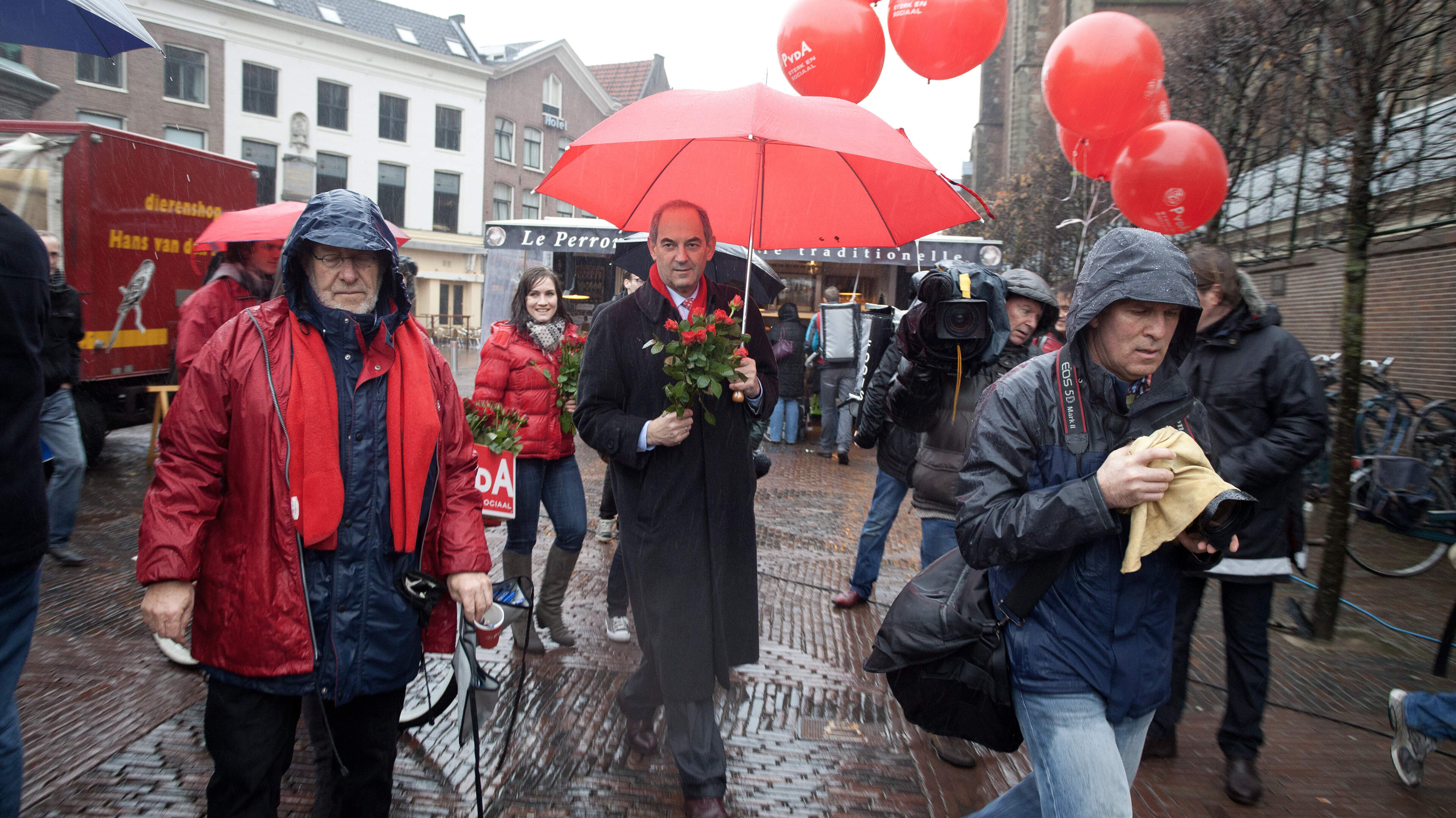 Political clash of titans between Mark Rutte (VVD) and Job Cohen (PvdA) at the Grote Markt