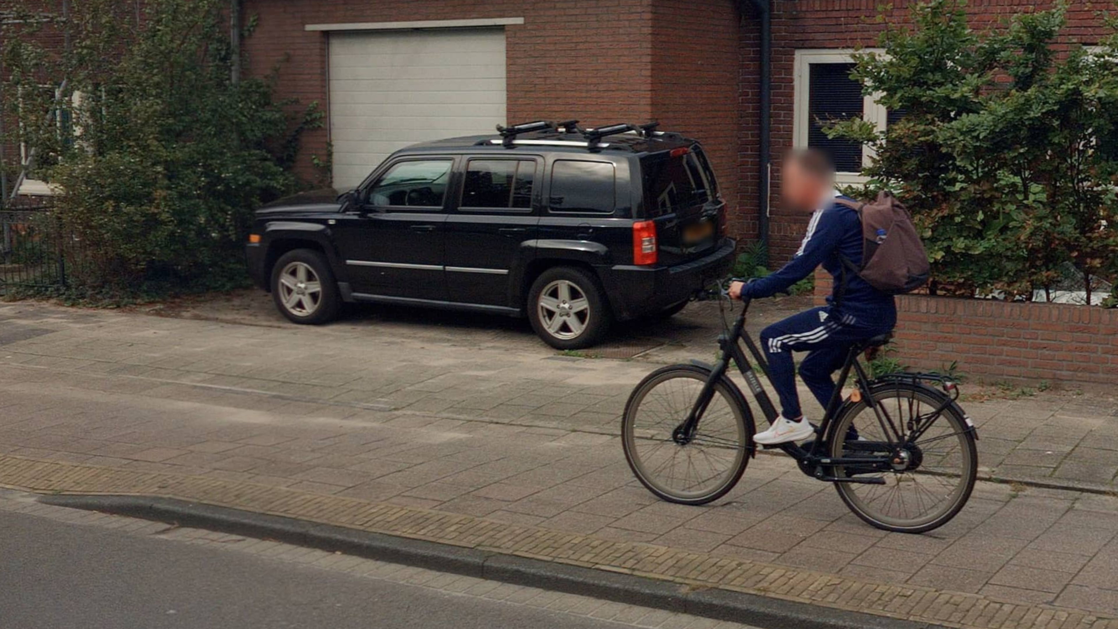 Kantmarkeringen voor fietspaden in Haarlem, Zandvoort en Overveen. ‘Aantal ongevallen verminderen’
