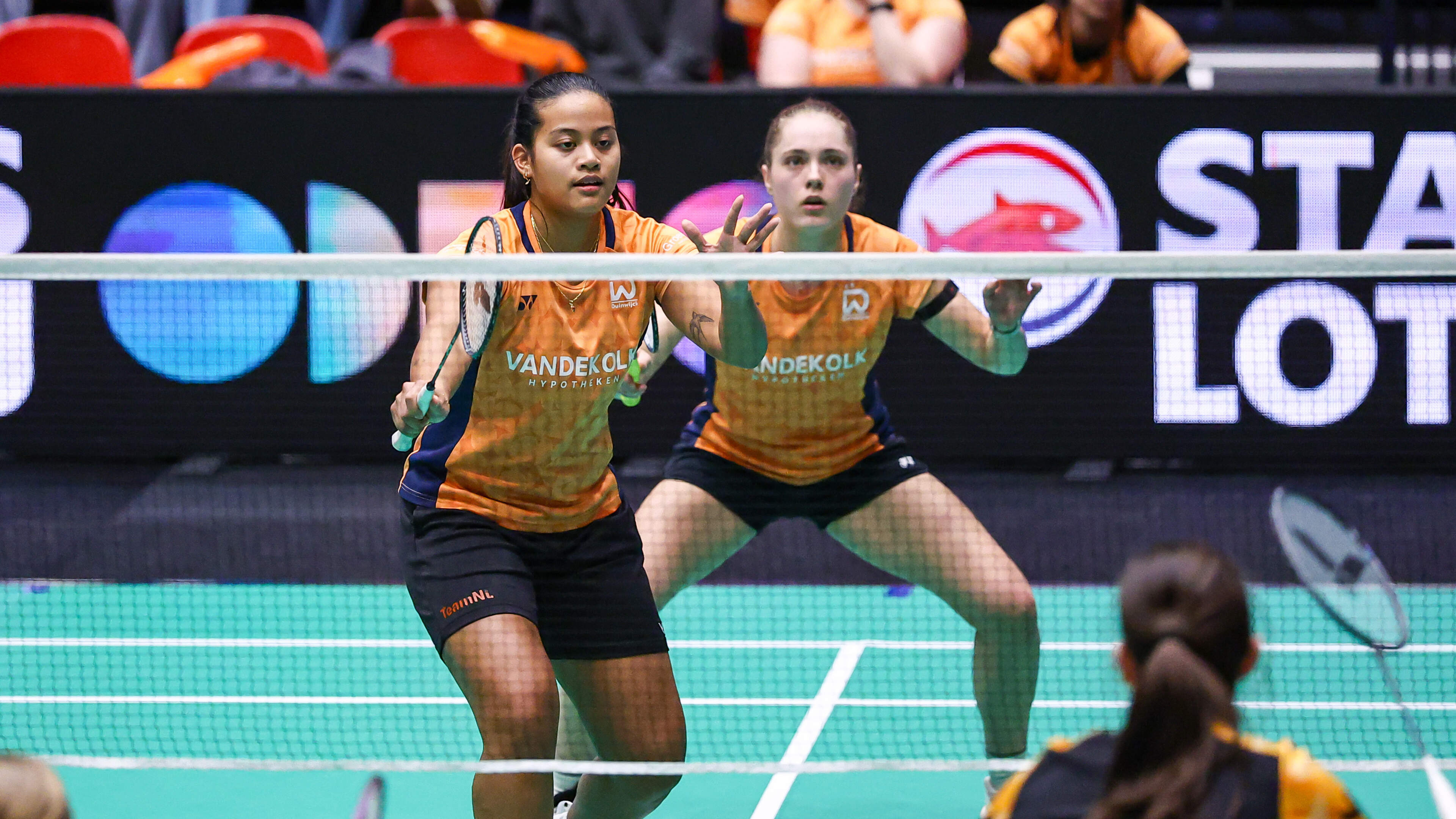 Debora and Alyssa face headwinds with Duinwijck but opt for a bold tactic in the golden game: ‘Hit everything over the net as hard as possible’