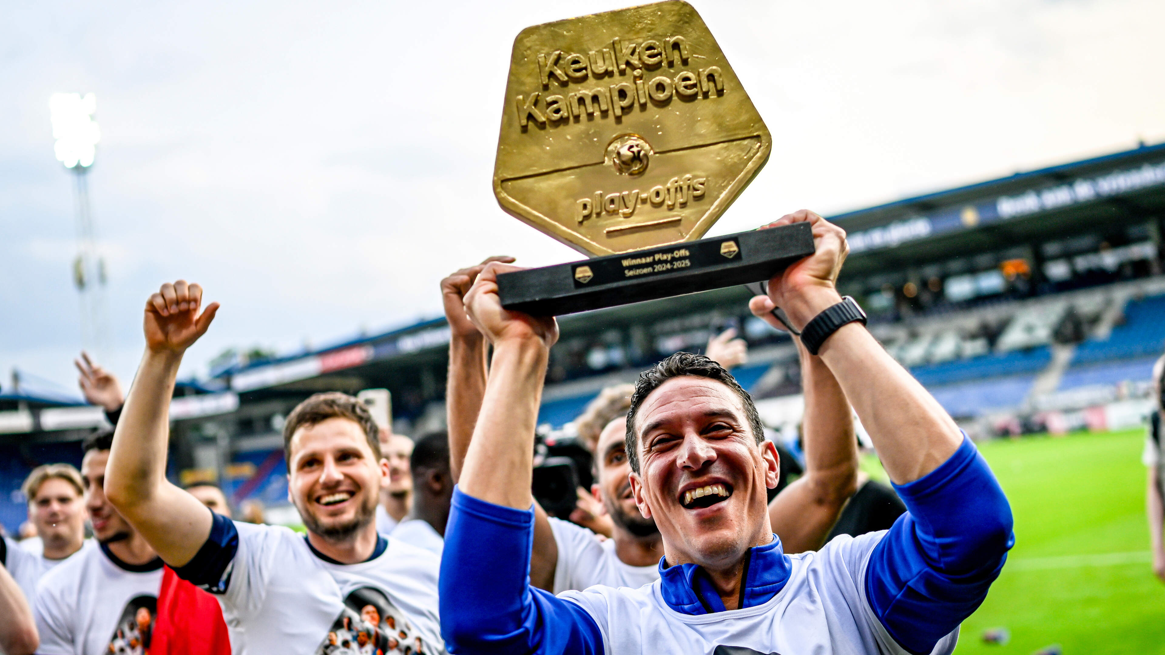 Anthony Correia hopes Sunday is his last home game as Telstar manager: 'A survival party in IJmuiden would be nice'