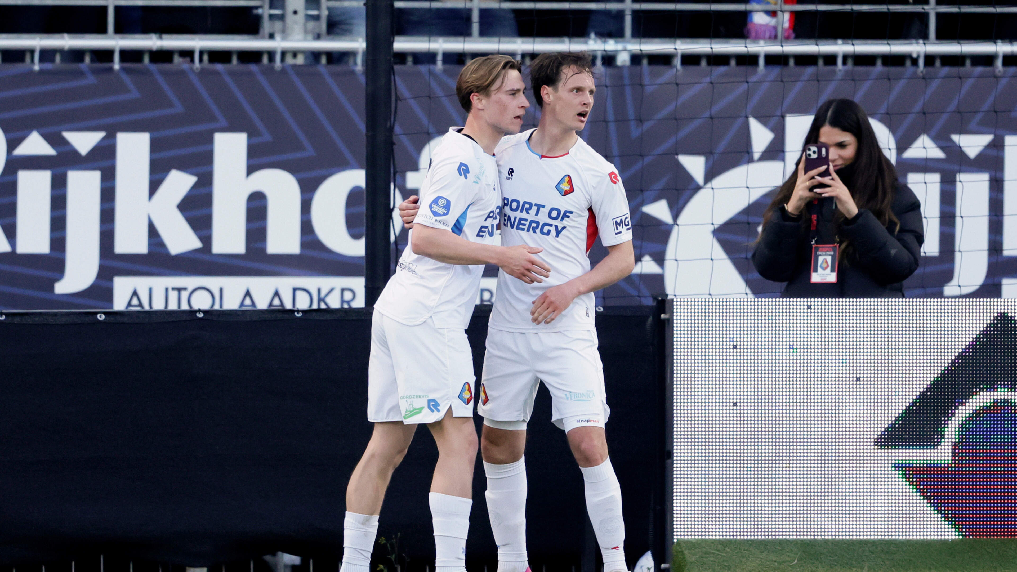 After fireworks for deceased supporter Ronald, Telstar erupts as White Lions score three times. 'I’ve learned to stay calm'