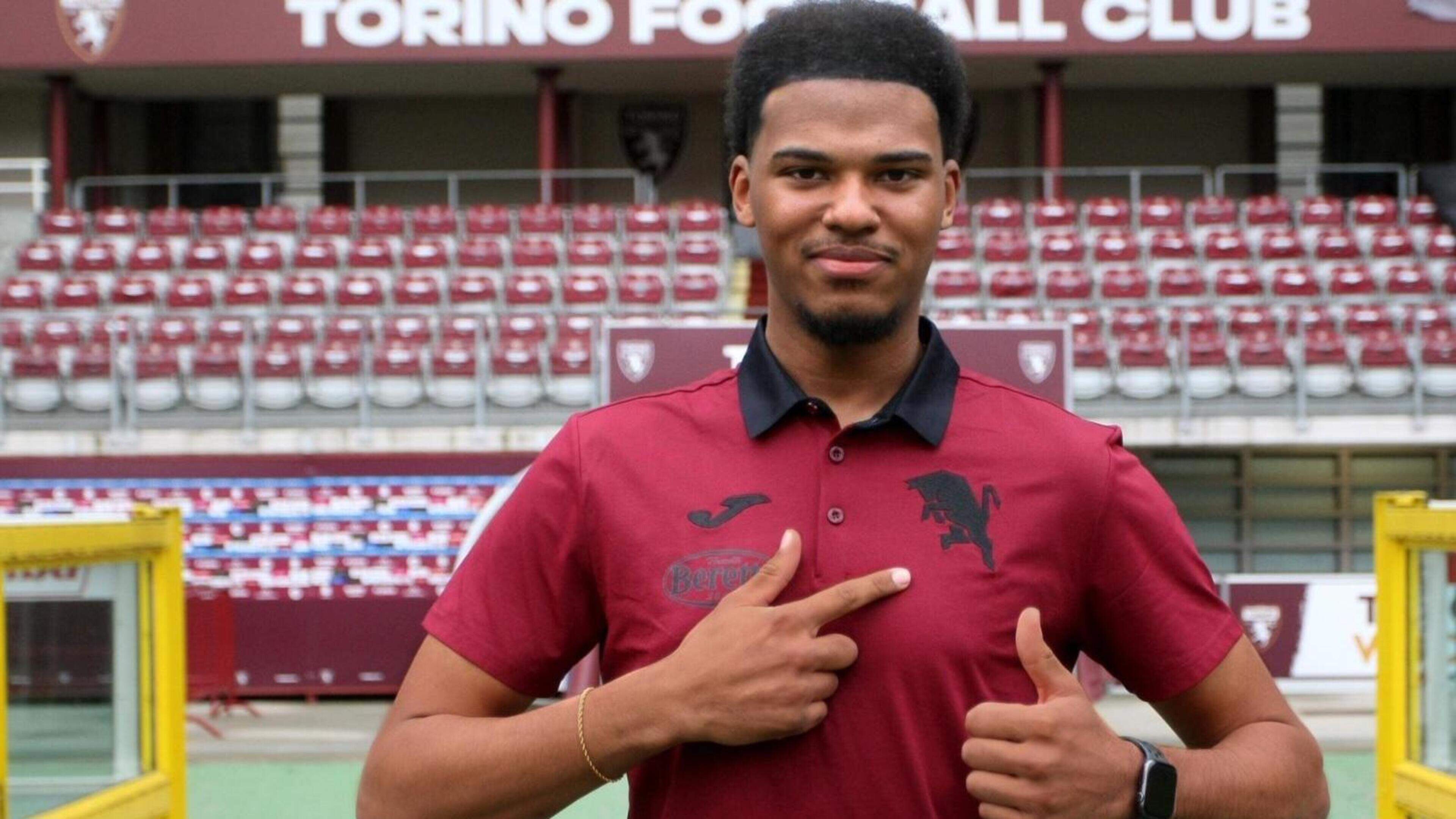 Flynn Macnack (18) was a talented volleyball player, but the Haarlem native chose football. This winter he made a surprise transfer to Italy