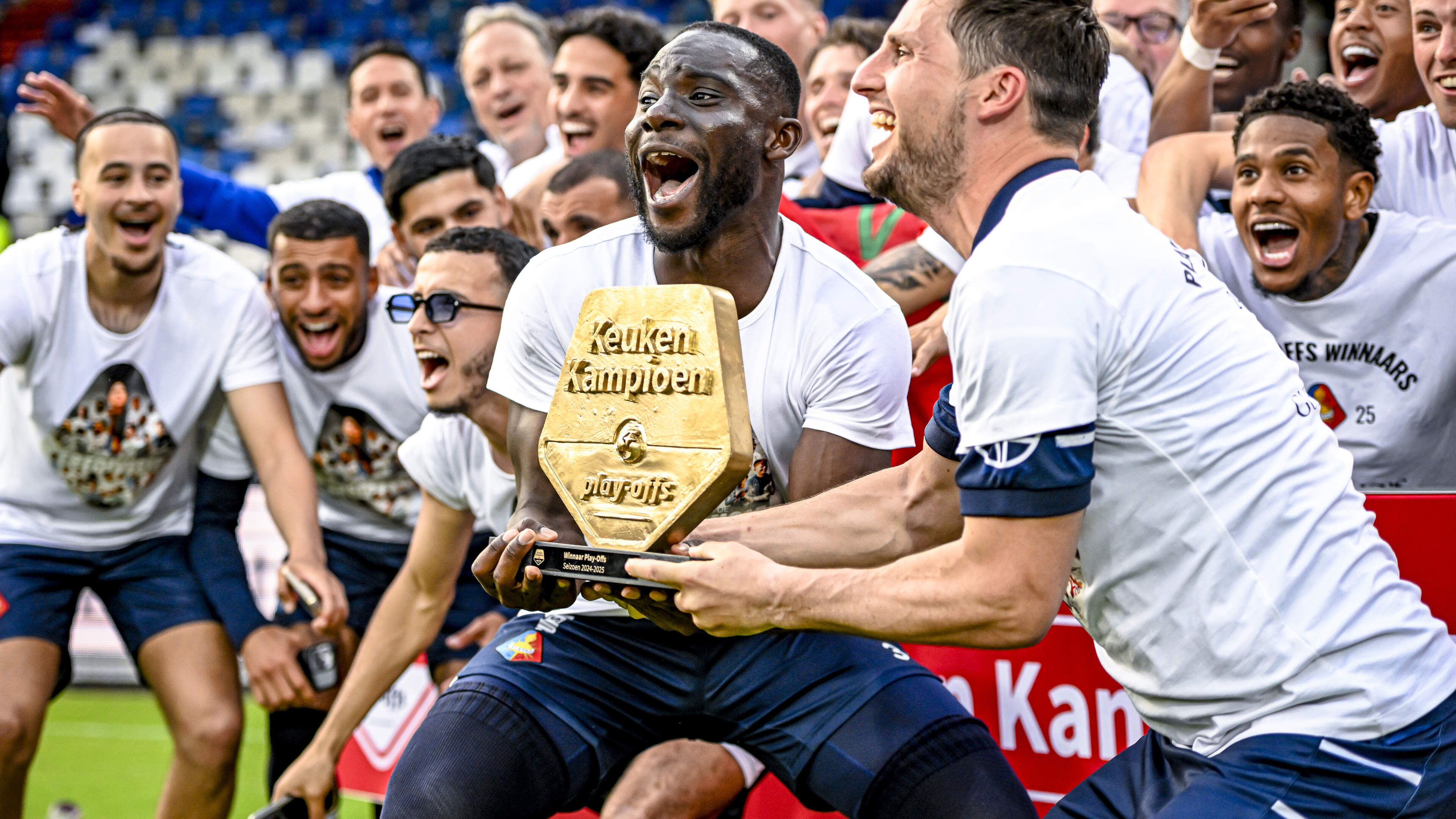 Mitch Apau keeps going: Former Telstar captain joins Marken and becomes head scout for the White Lions