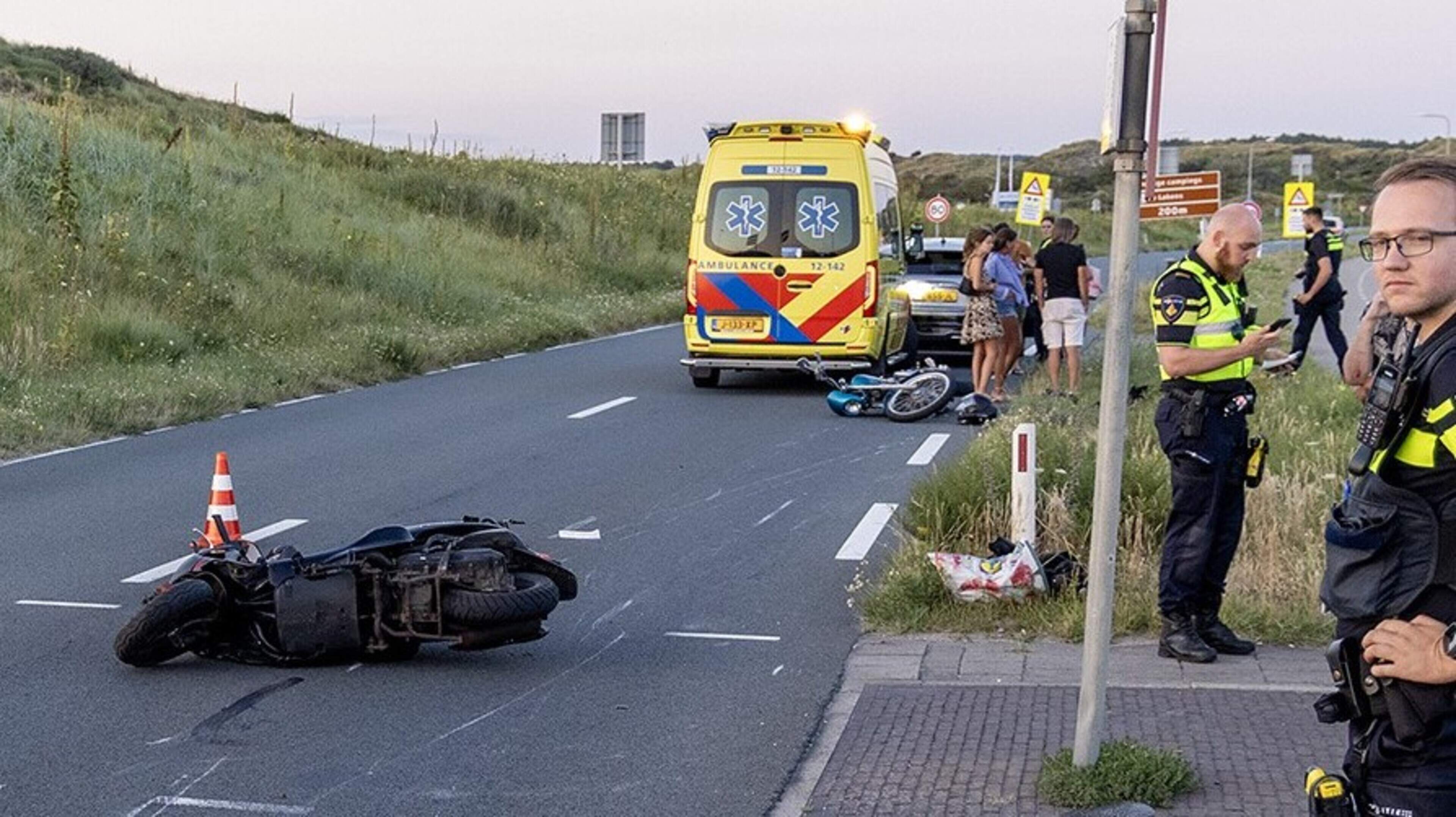 Gewonden bij botsing tussen motor en scooter op Zeeweg in Overveen
